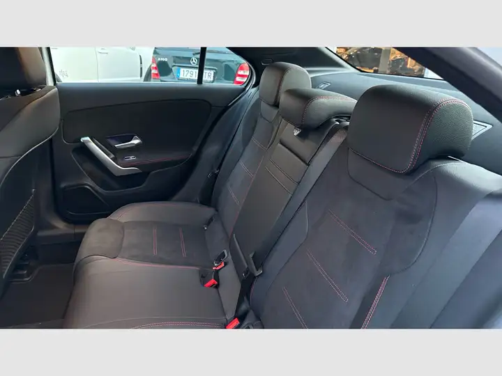 Mercedes-Benz Clase A A 200 d 2.0 Sedán 2025, foto 11