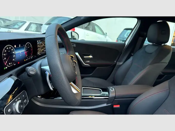 Mercedes-Benz Clase A A 200 d 2.0 Sedán 2025, foto 7