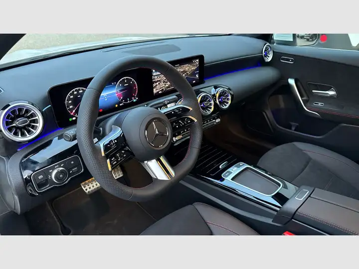 Mercedes-Benz Clase A A 200 d 2.0 Sedán 2025, foto 6