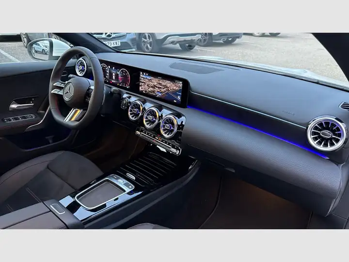 Mercedes-Benz Clase A A 200 d 2.0 Sedán 2025, foto 10