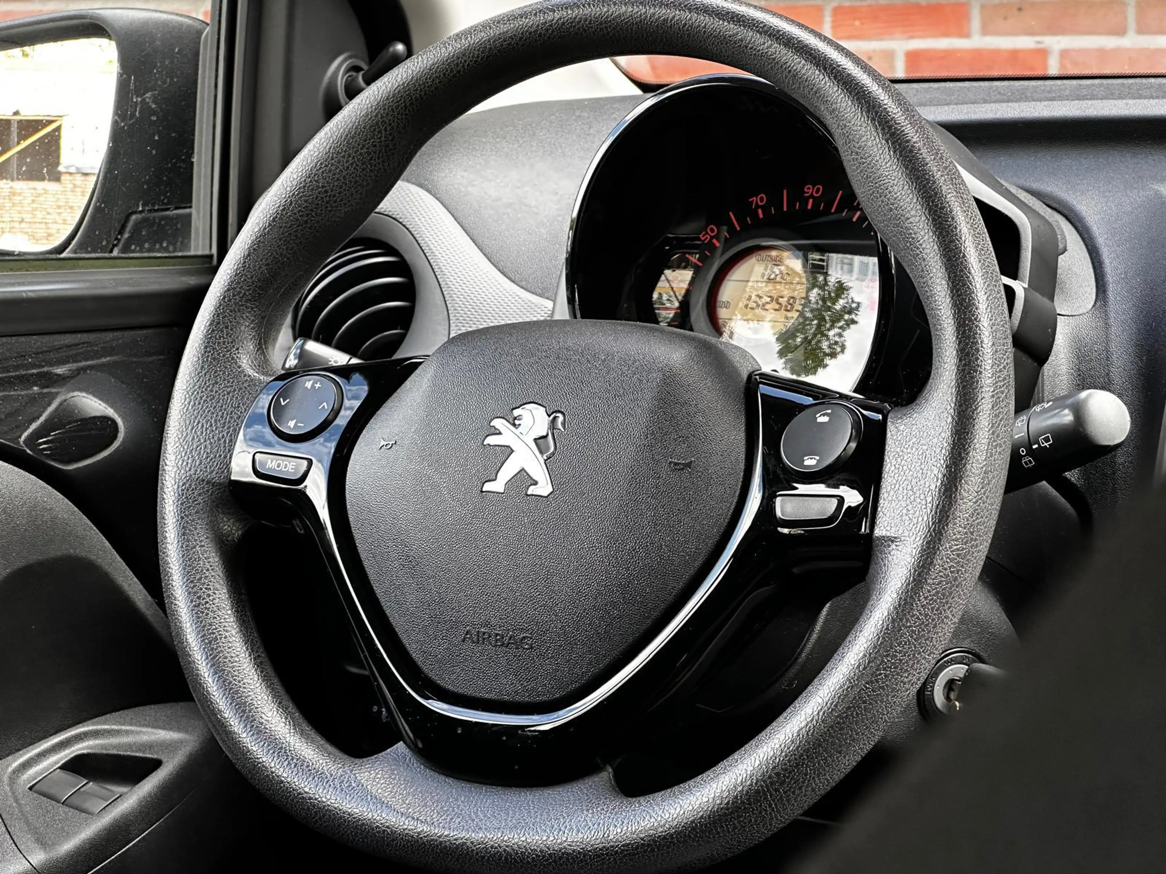 Peugeot 108 1.0 e-VTi l APK NOV 2027 — photo 11