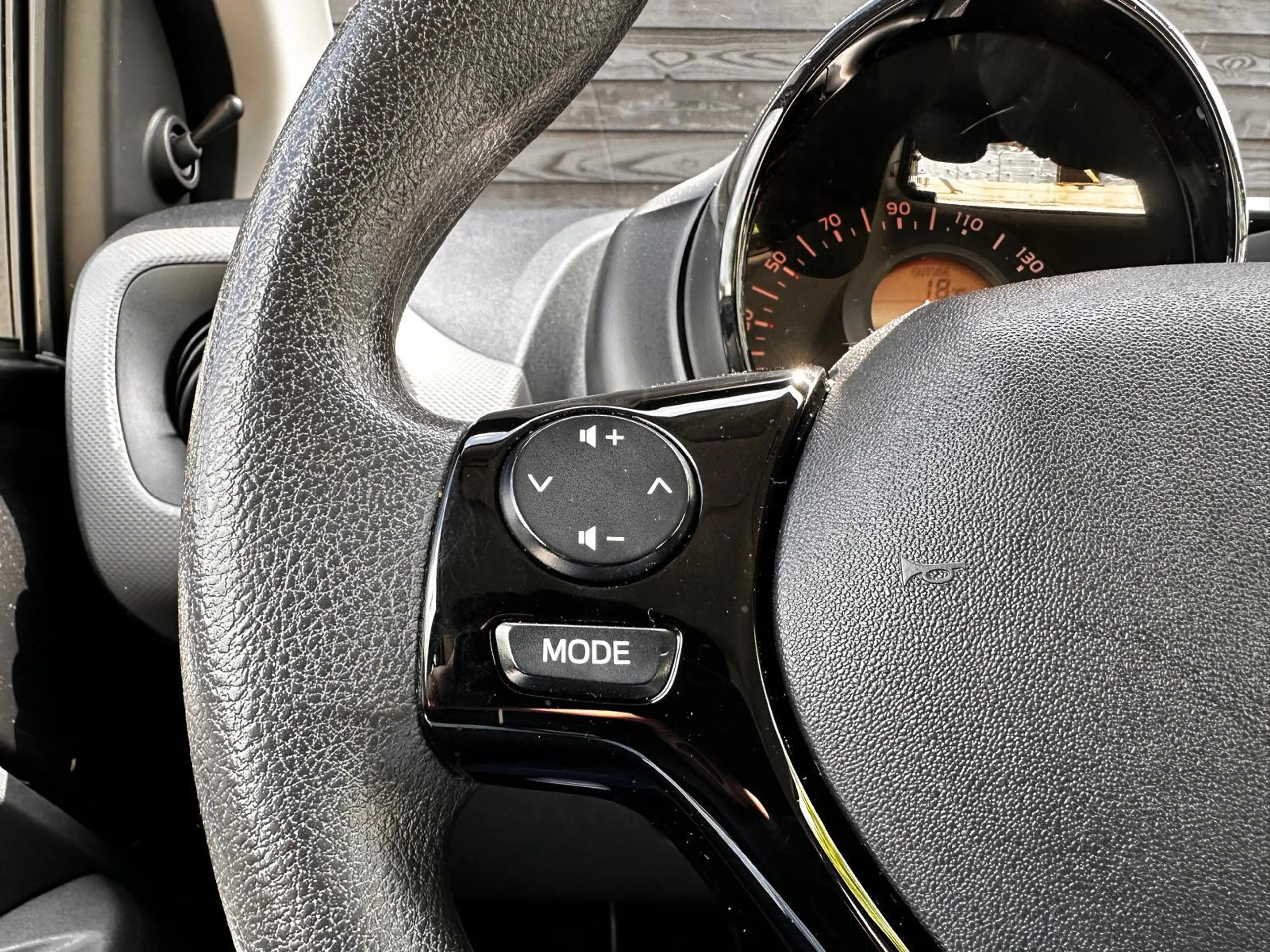 Peugeot 108 1.0 e-VTi l APK NOV 2027 — photo 12