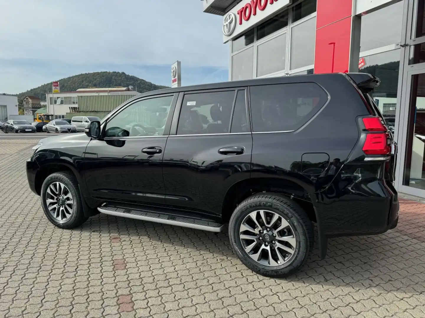 Toyota Land Cruiser 2.8 D-4D Automatik Executive Gelände-Paket* Noir - 2