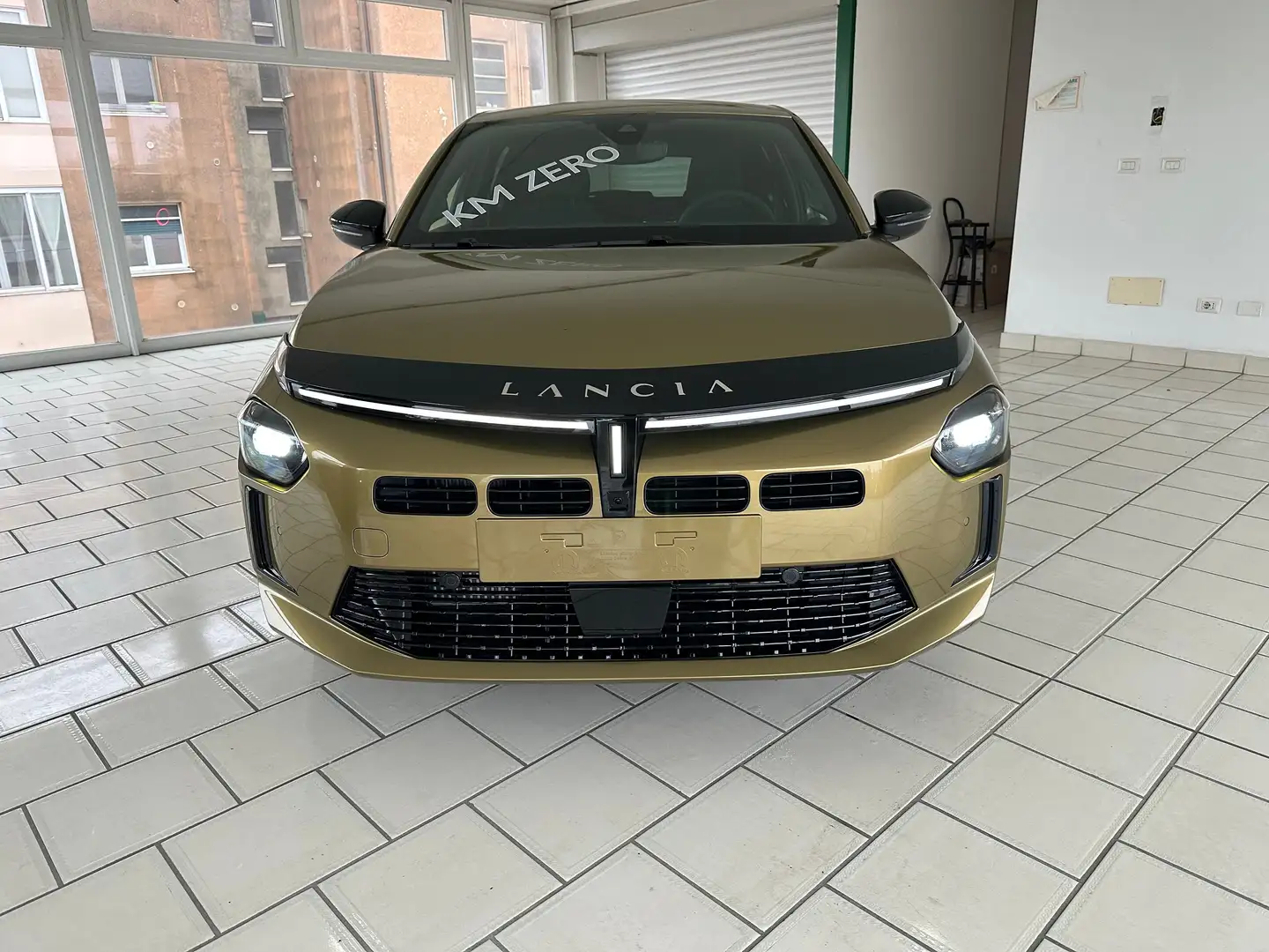 Lancia Ypsilon Ypsilon IV 2024 1.2 mhev Edizione Cassina e-dct Or - 2