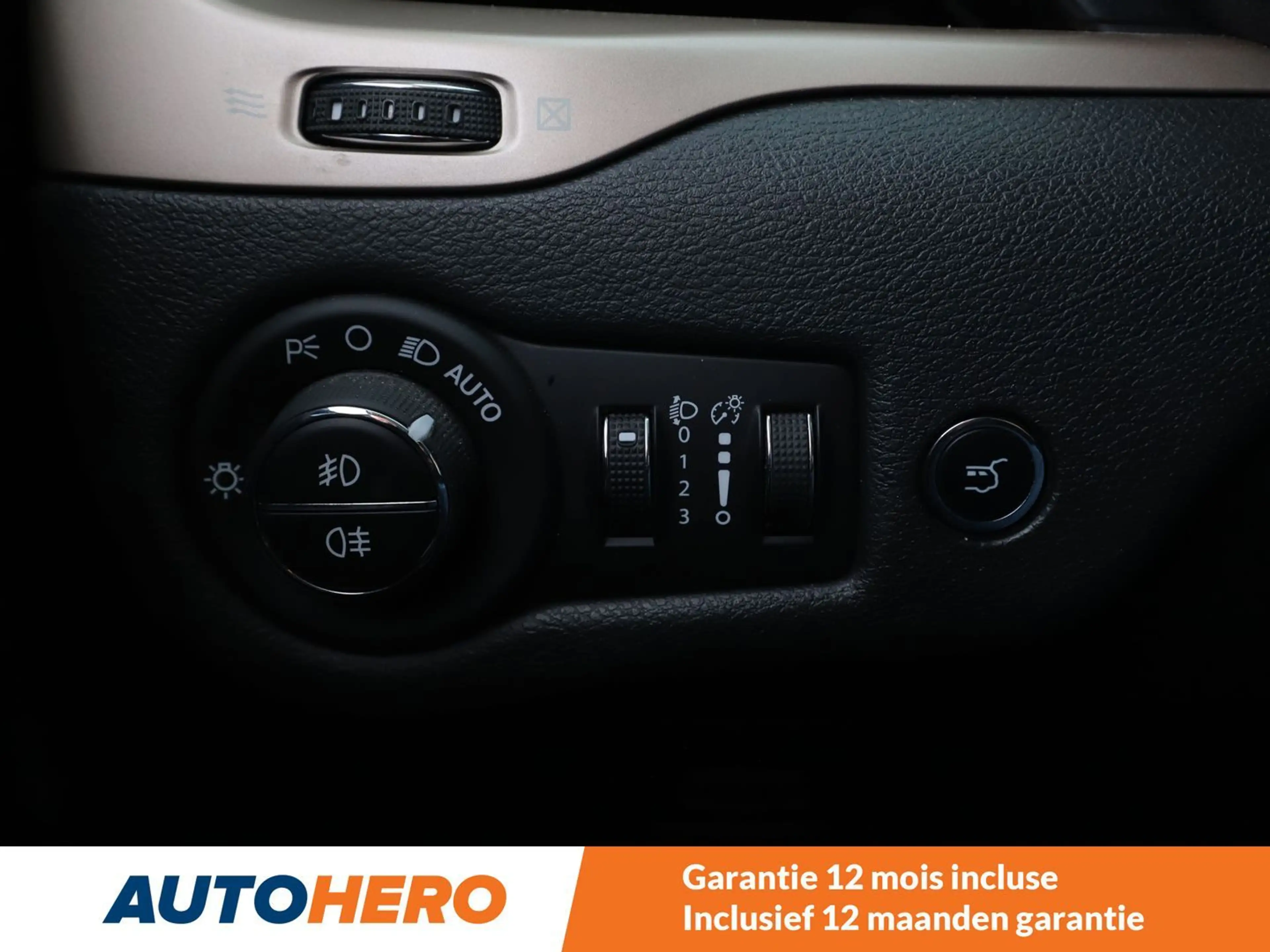 Jeep Cherokee 2.0 M-Jet Longitude 4WD — photo 15