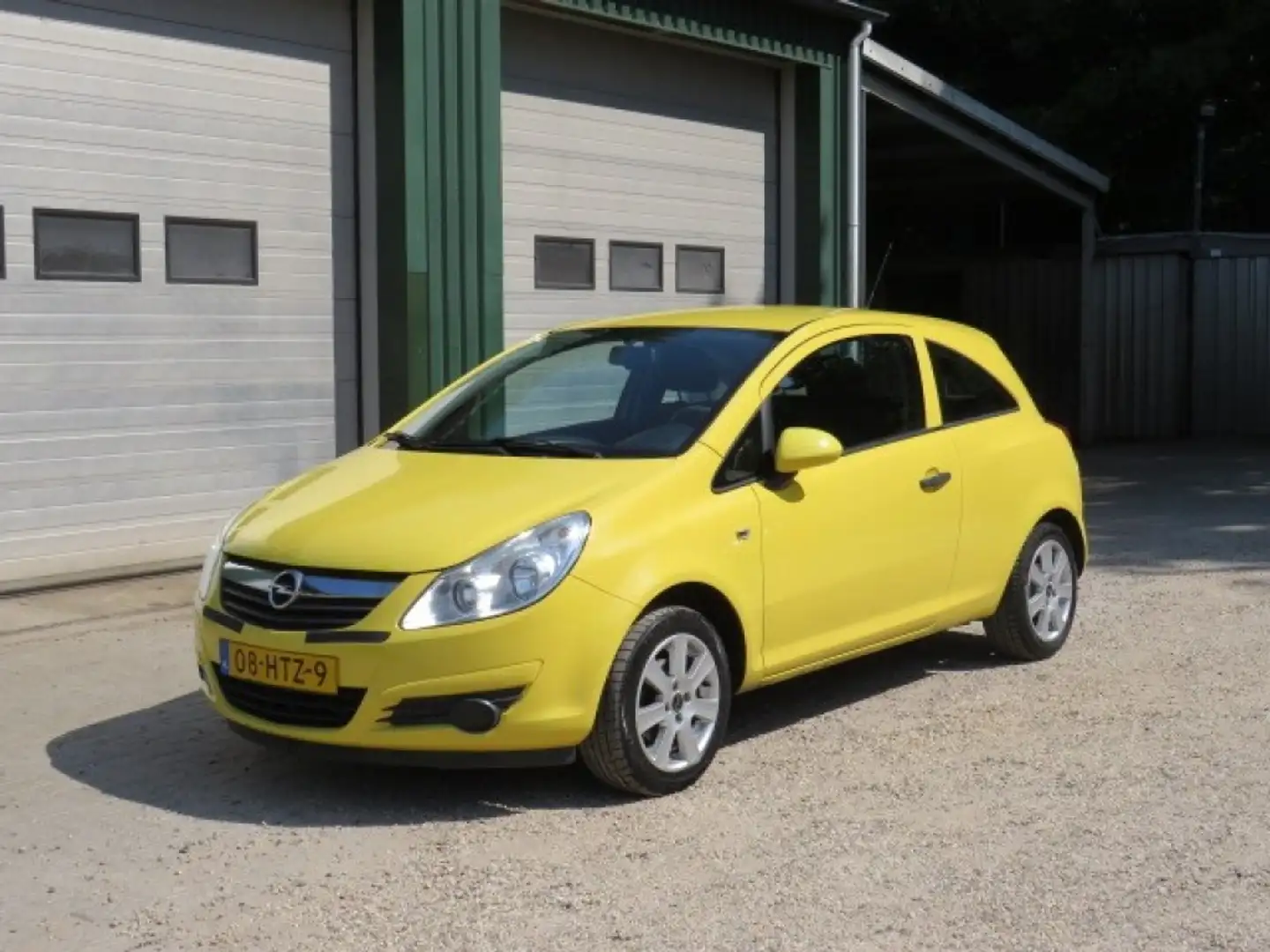 Opel Corsa 1.0-12V Selection Geel - 2