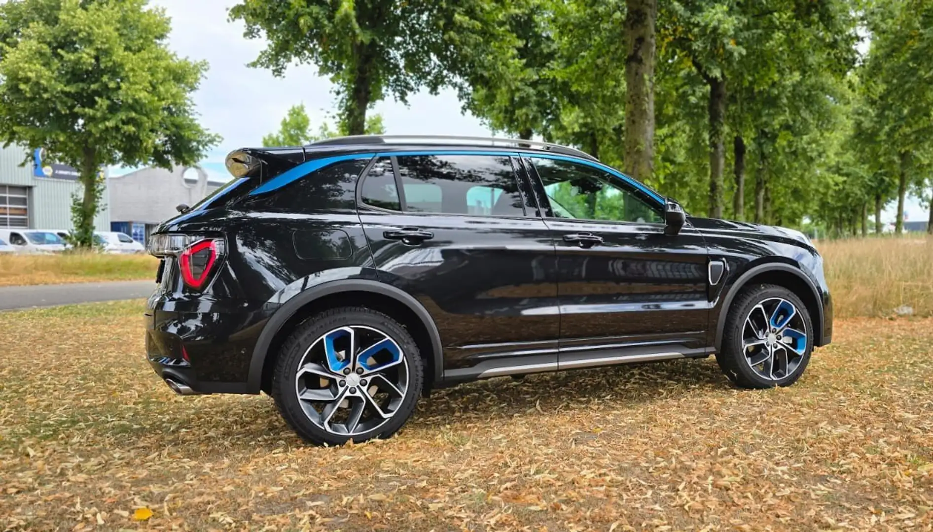 Lynk & Co 01 1.5 Plug-in Hybrid, NL Auto, Pano dak, Stoelver. Negru - 2