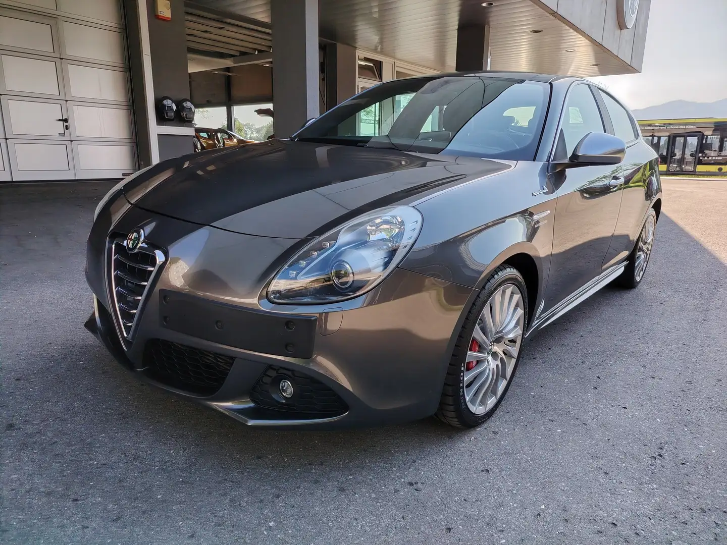 Alfa Romeo Giulietta 1,4 TB 170PS Multiair TCT Super Edizione Grau - 1
