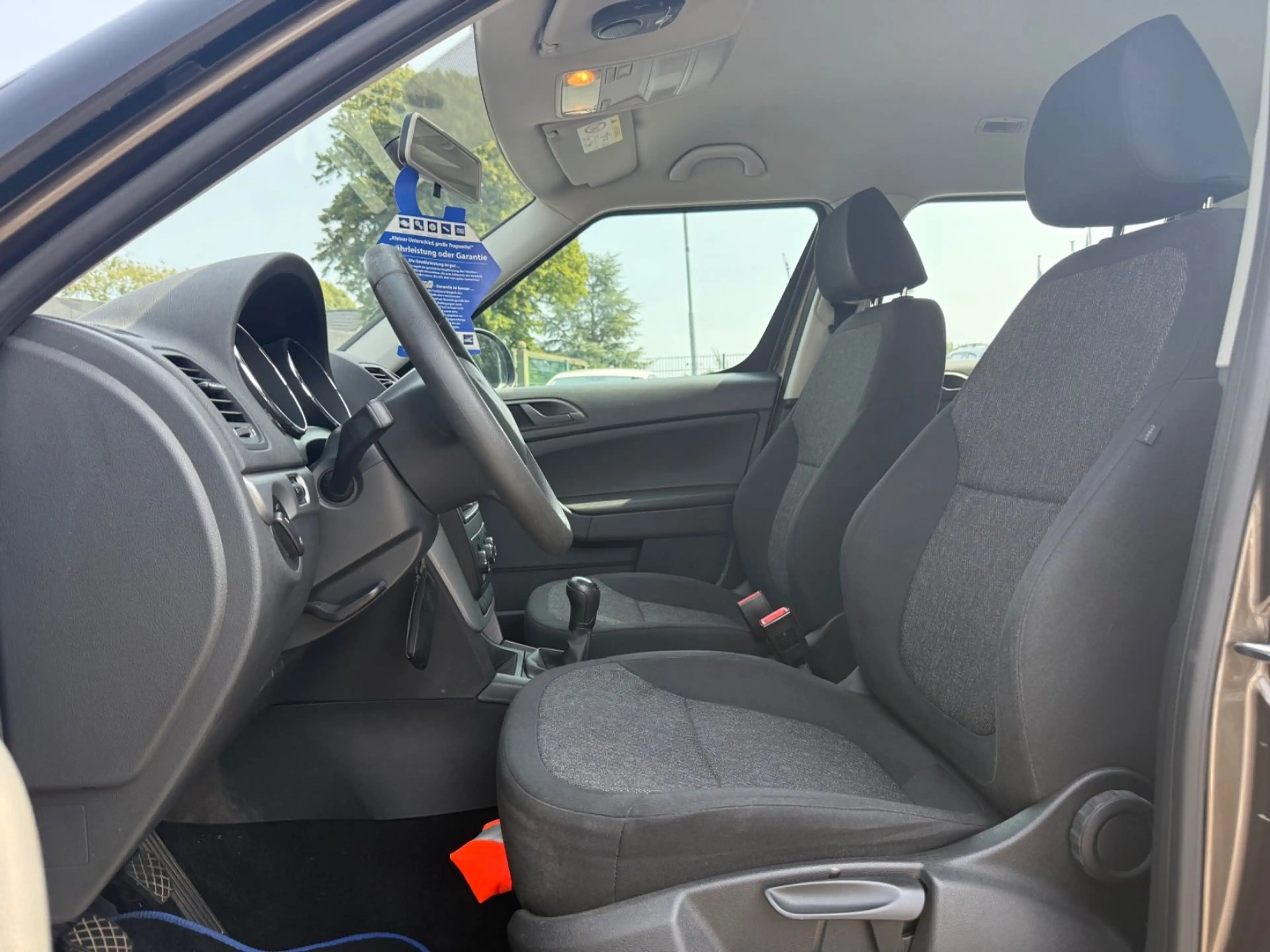 Skoda Yeti 1.2 TSI Active (AHK-KLIMA-TÜV NEU) — photo 9