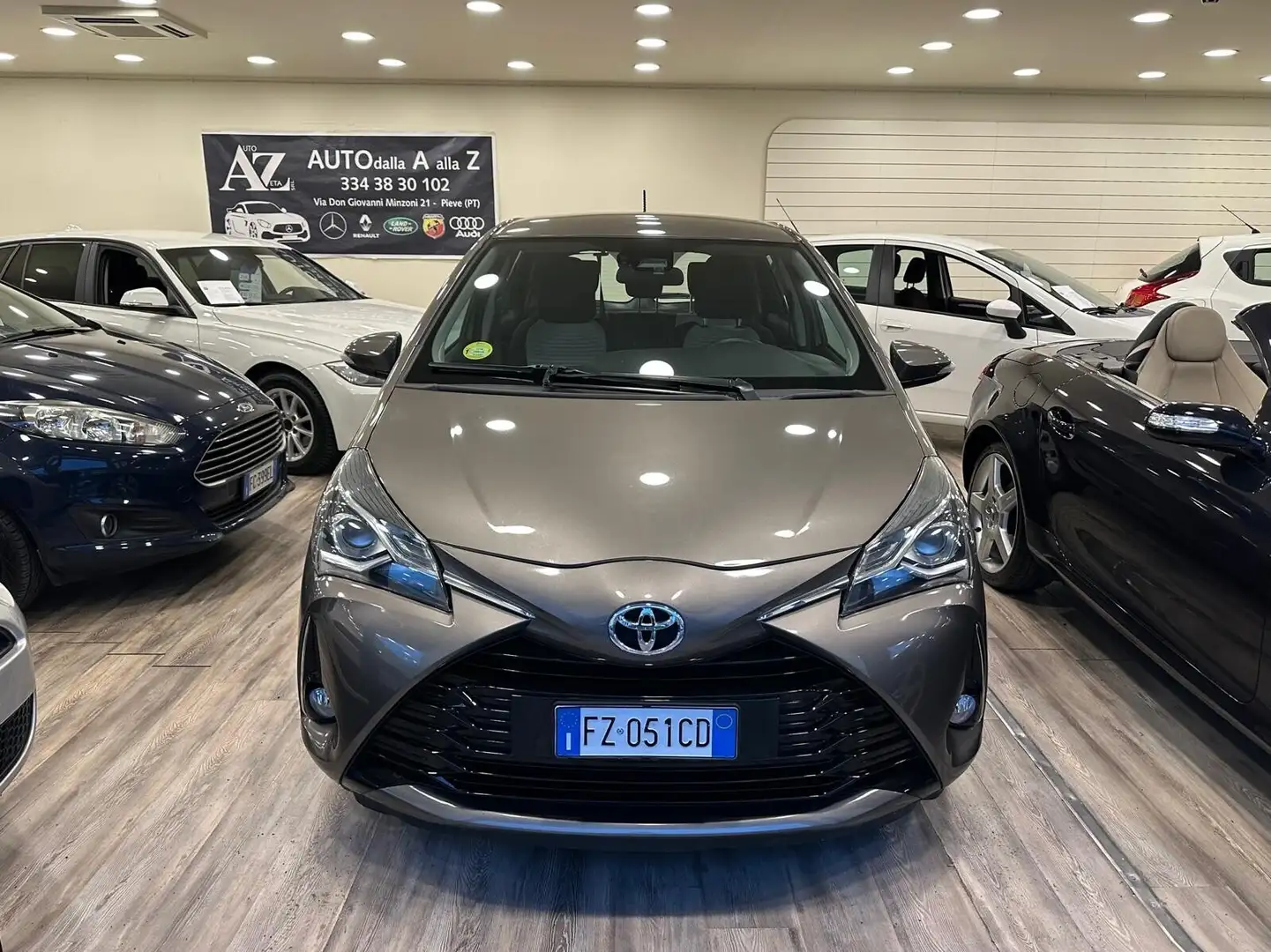 Toyota Yaris Yaris 1.5 5 porte Lounge Gris - 1