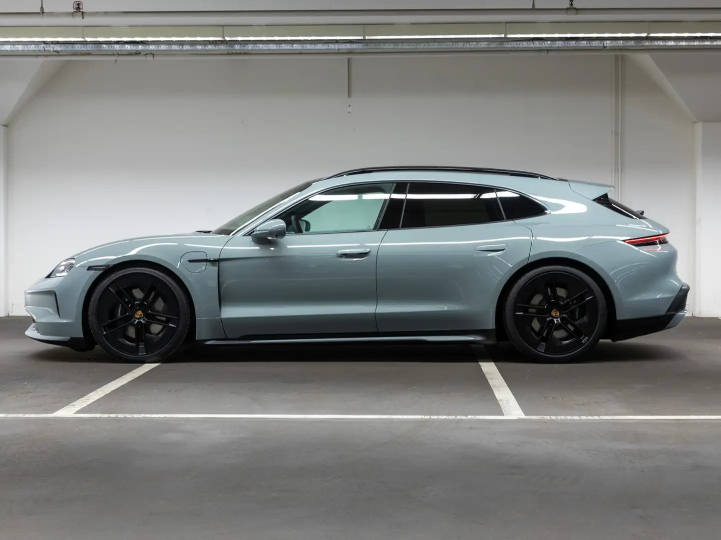 Porsche Taycan Sport Turismo Grün - 2