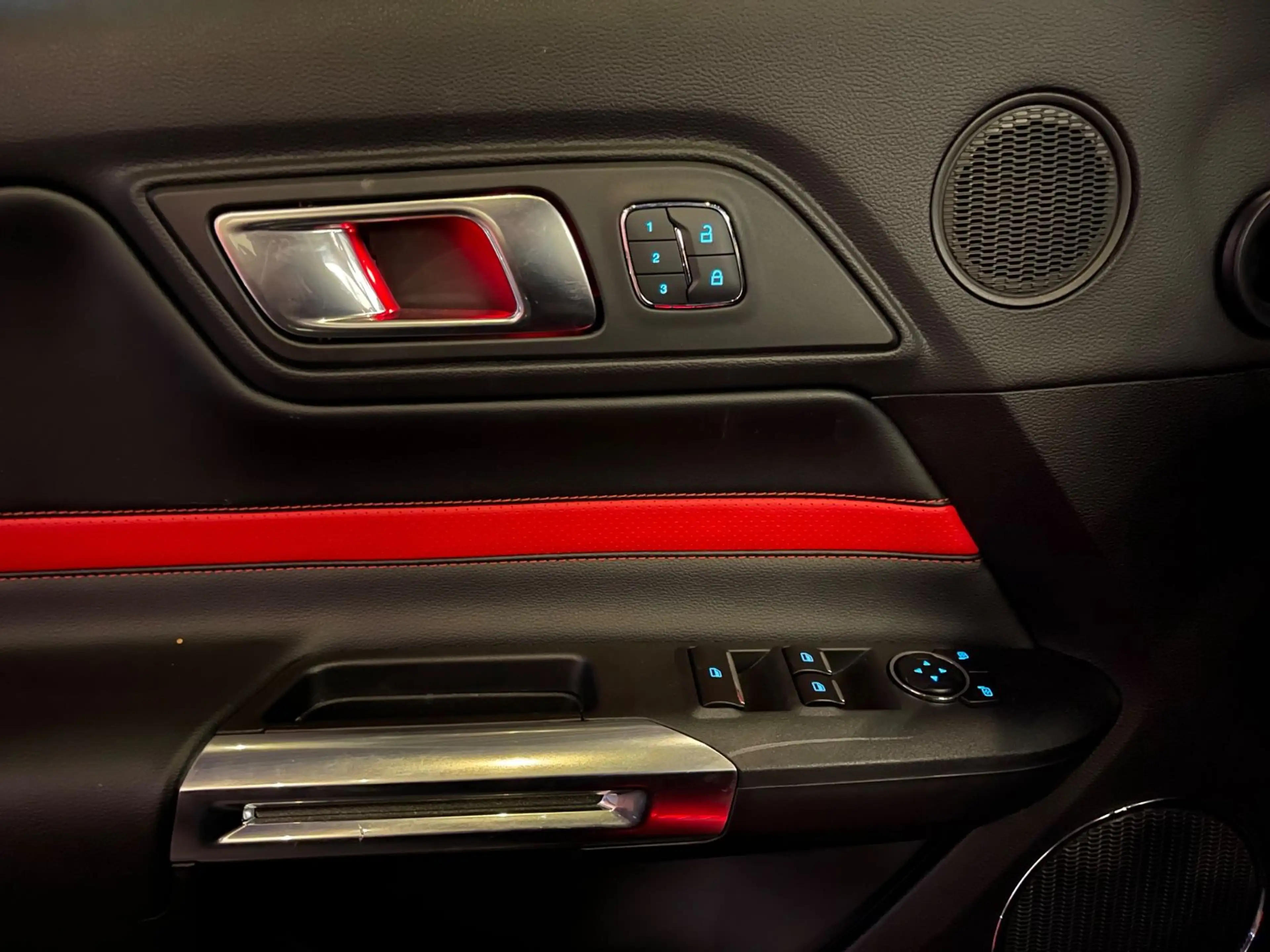 Ford Mustang GT Cabrio 5.0 V8 — photo 14