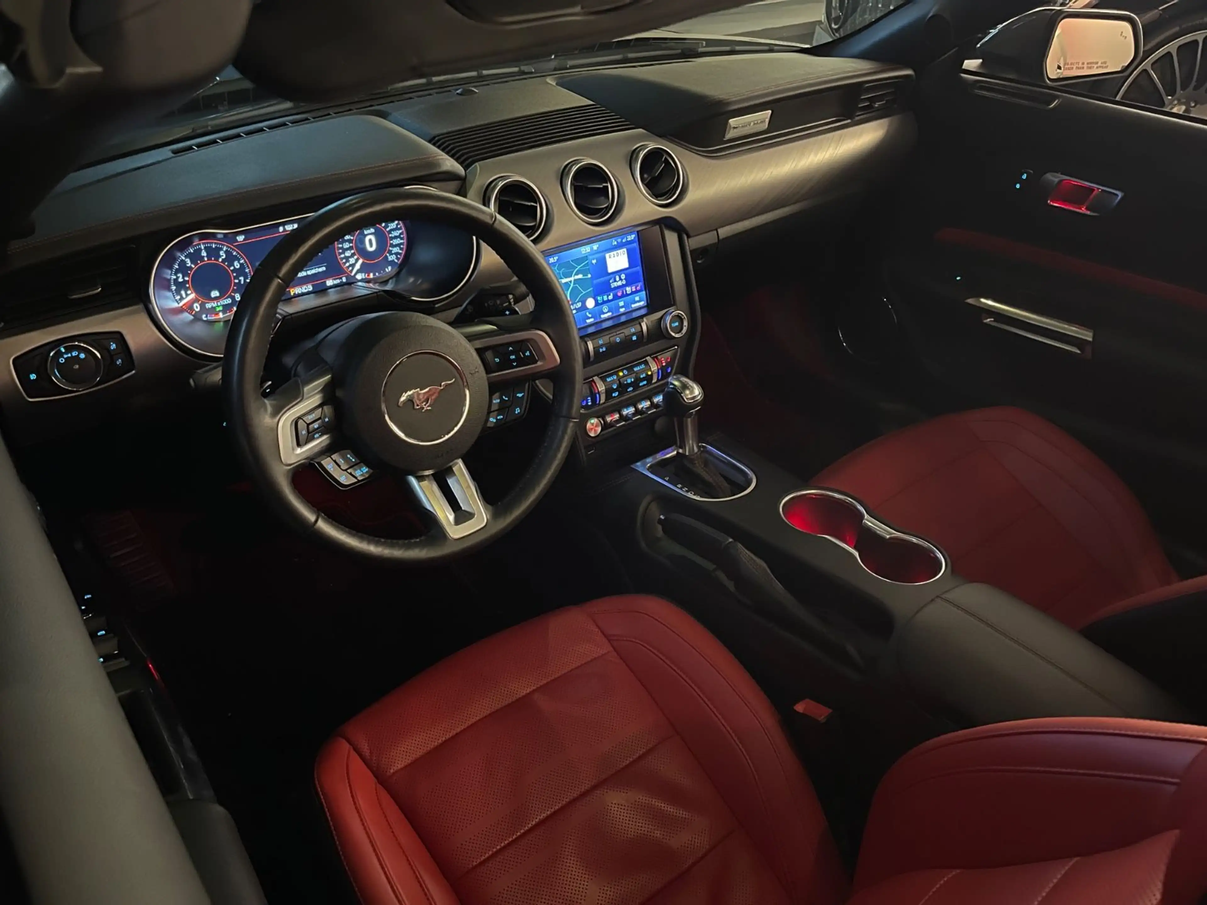 Ford Mustang GT Cabrio 5.0 V8 — photo 12