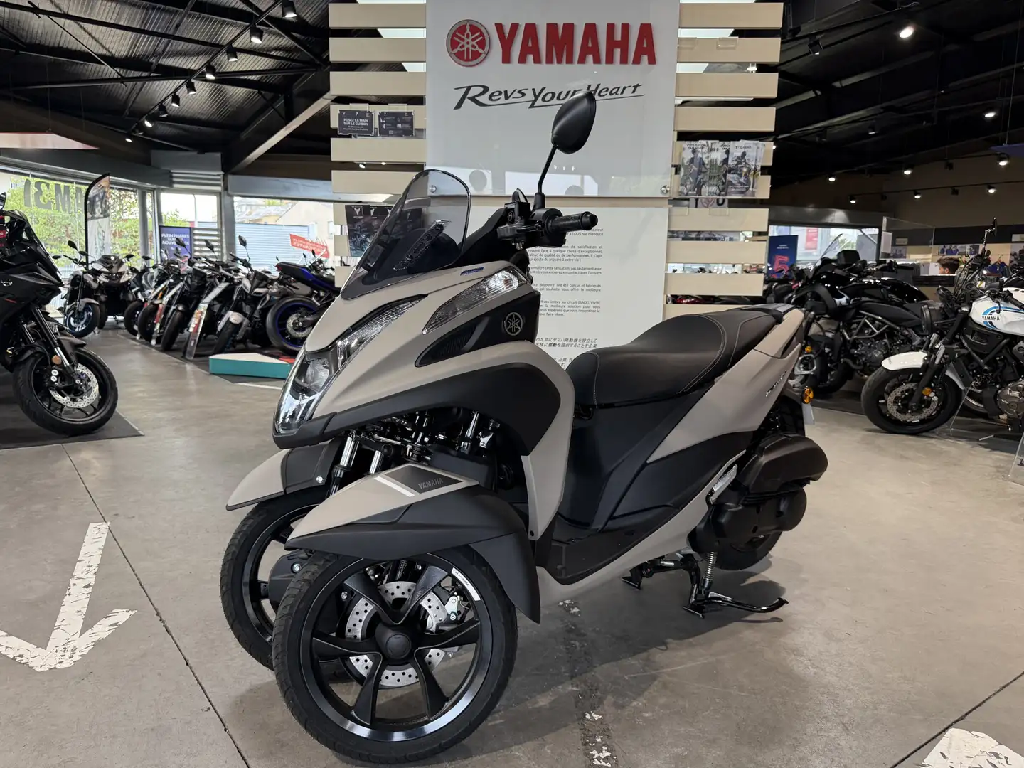 Yamaha TriCity Bej - 1