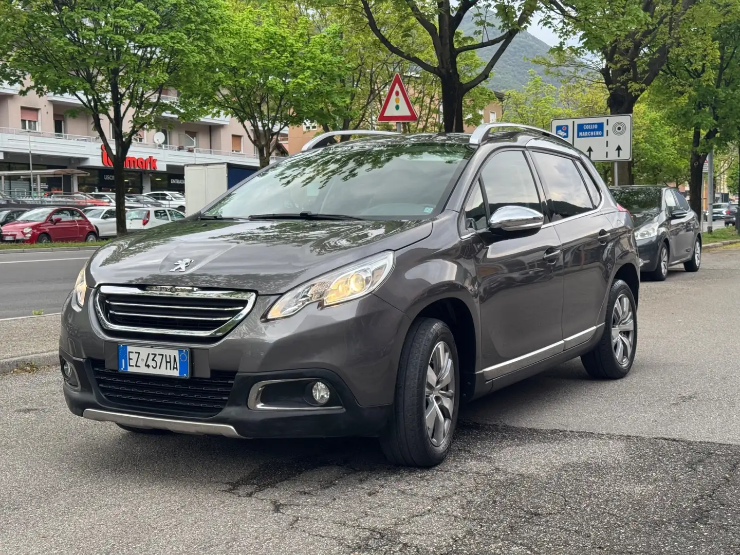Peugeot 2008 PureTech 82 Allure Bronce - 1