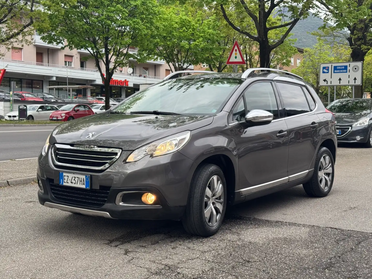 Peugeot 2008 PureTech 82 Allure Bronce - 2