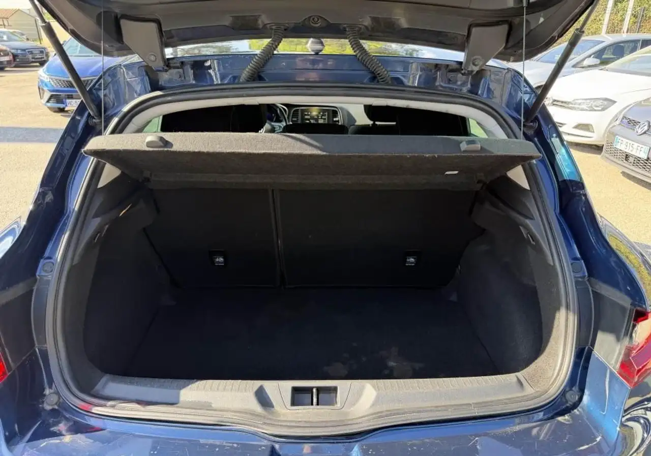 Renault Megane Citadine 5 portes — photo 17