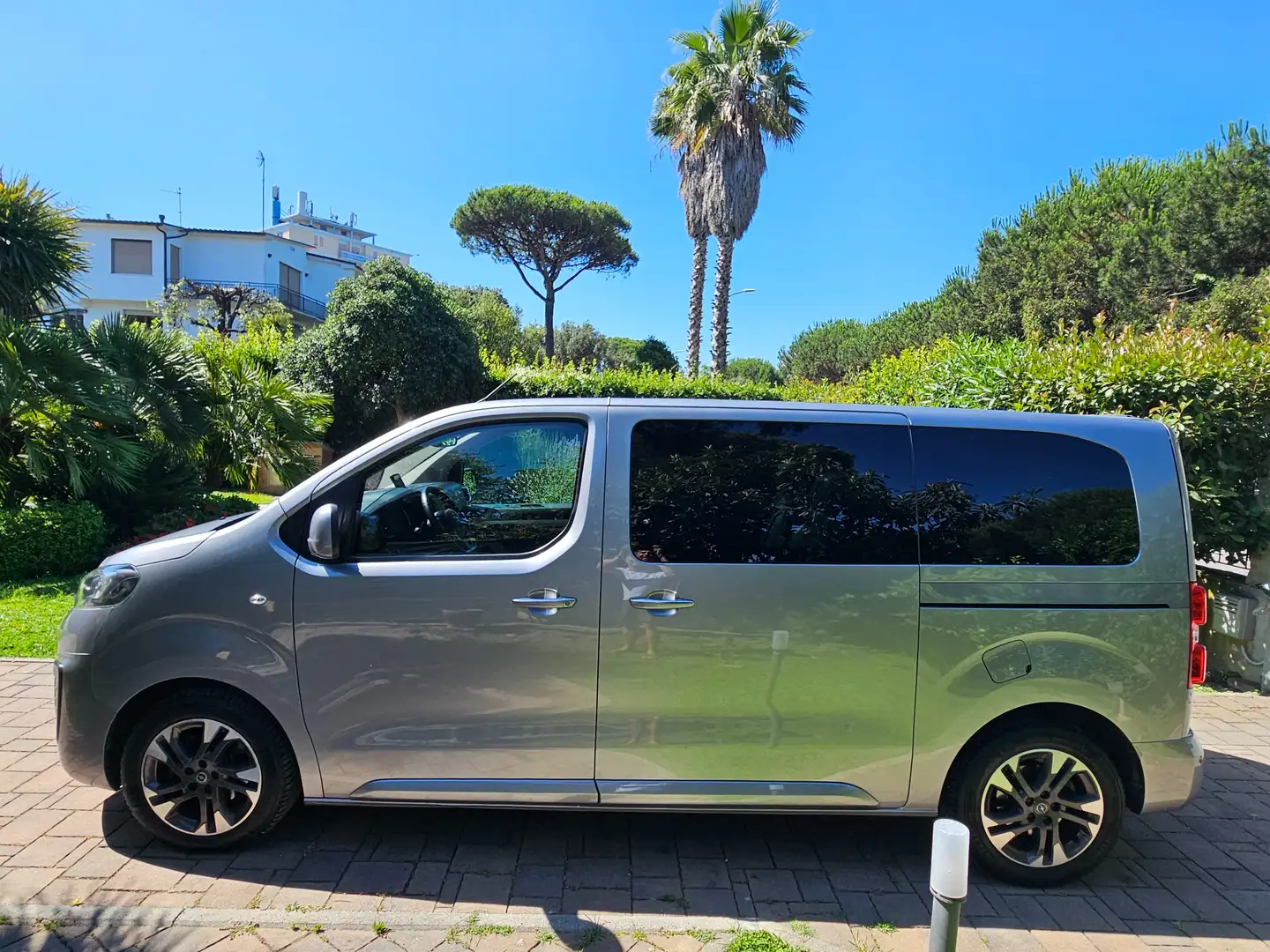 Opel Zafira Life 2.0 150 cv Innovation full optional 8 posti M Argento - 2