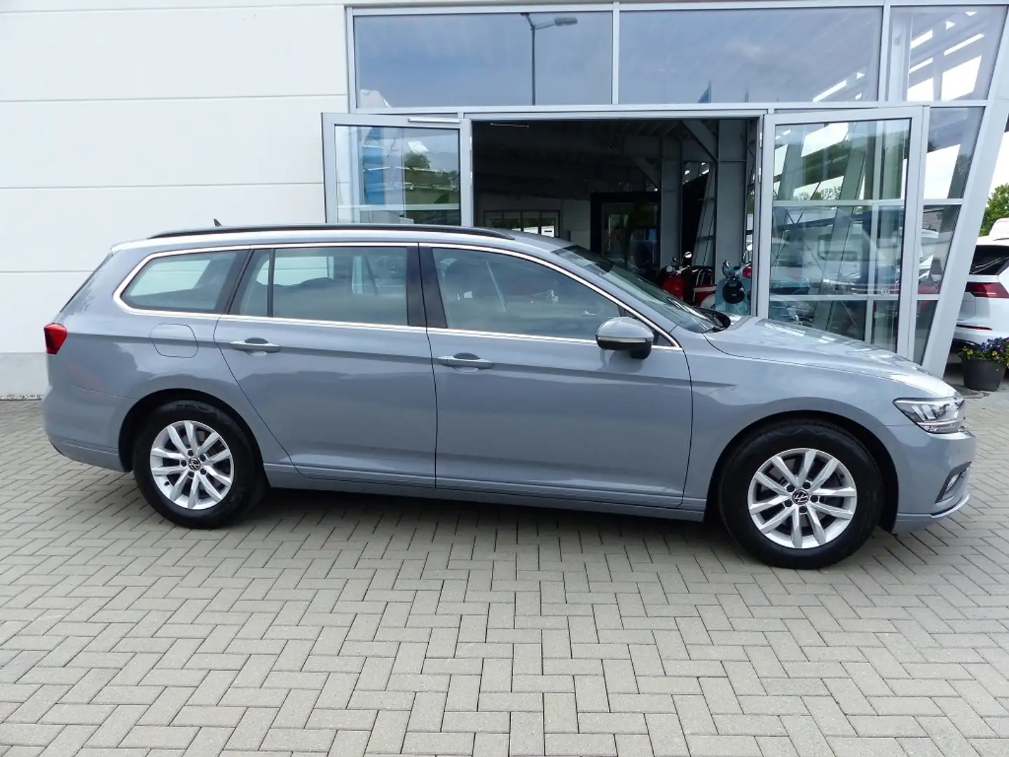 Volkswagen Passat Variant 2.0 TDI DSG Business *LED*PDC*Navi* Gris - 2