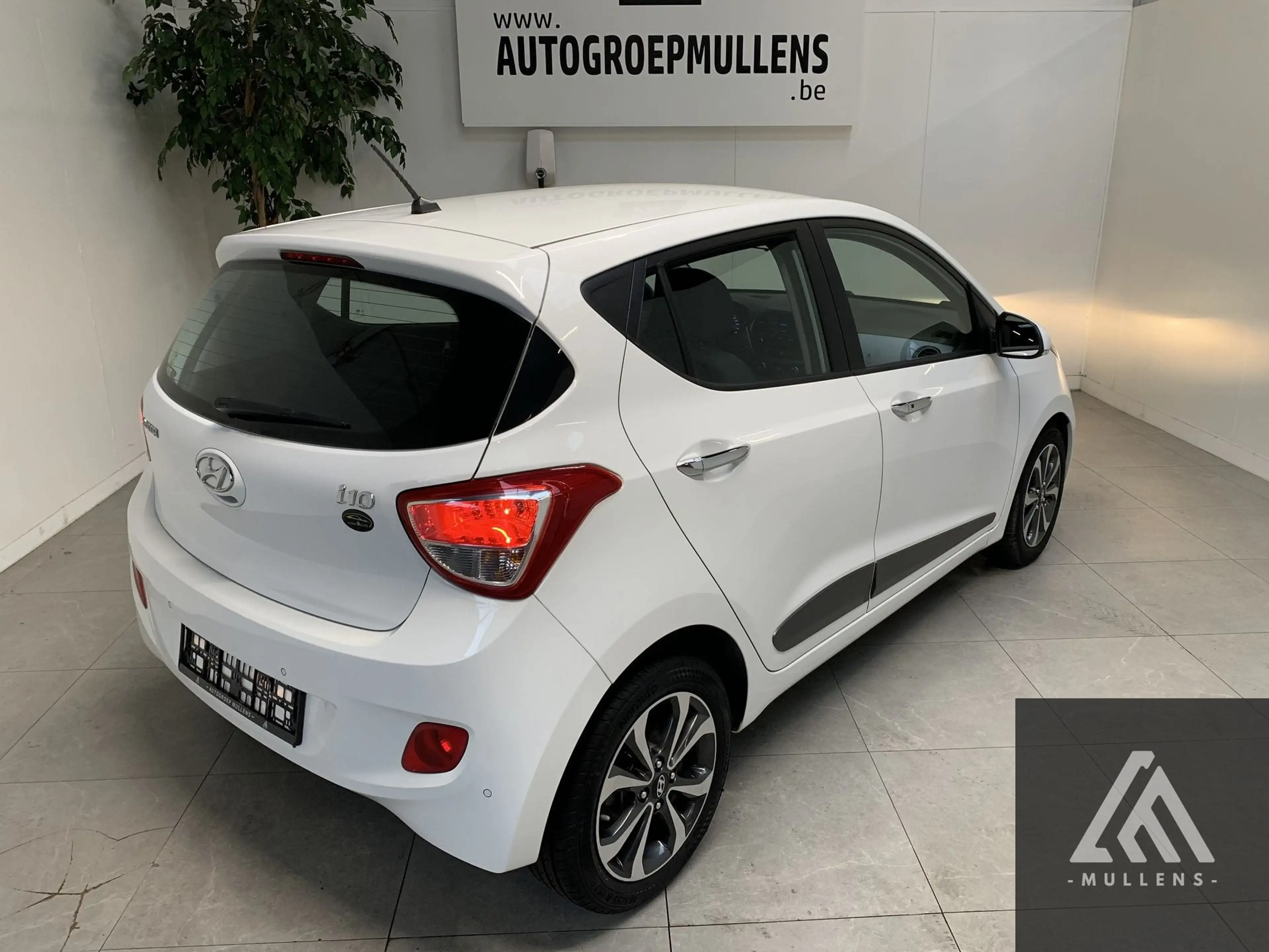 Hyundai i10 Joy — photo 6
