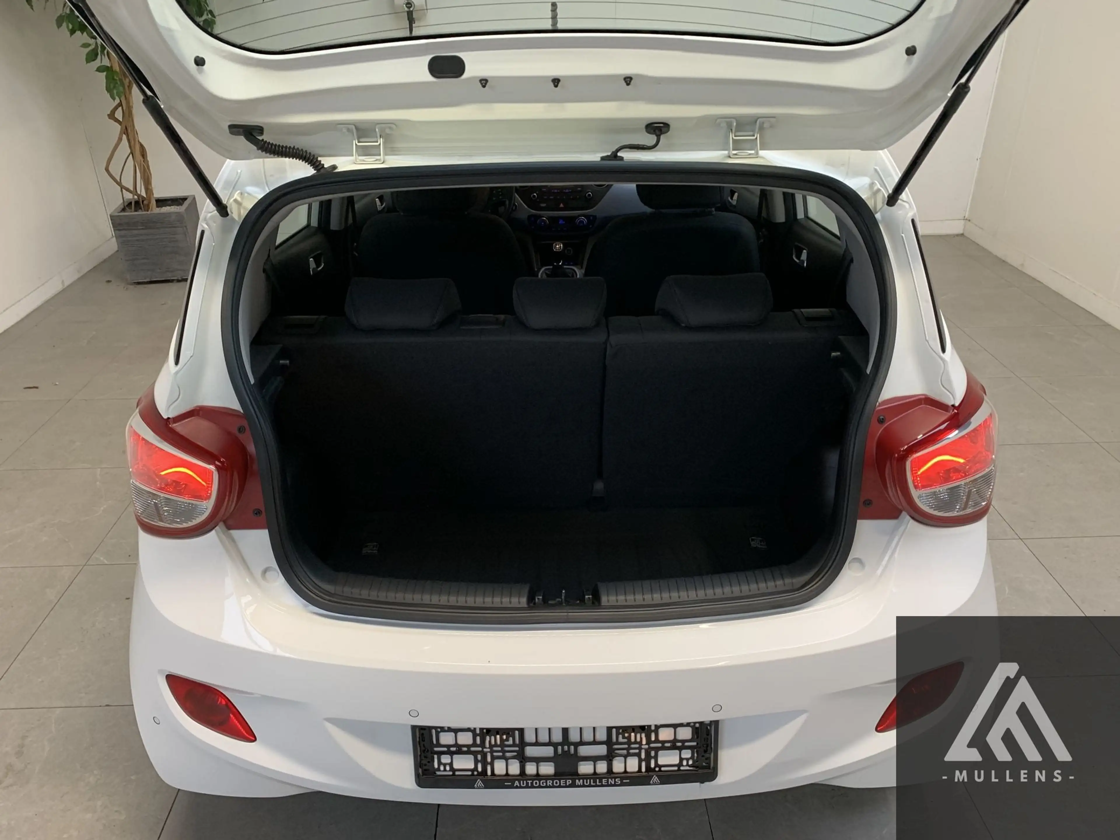 Hyundai i10 Joy — photo 9