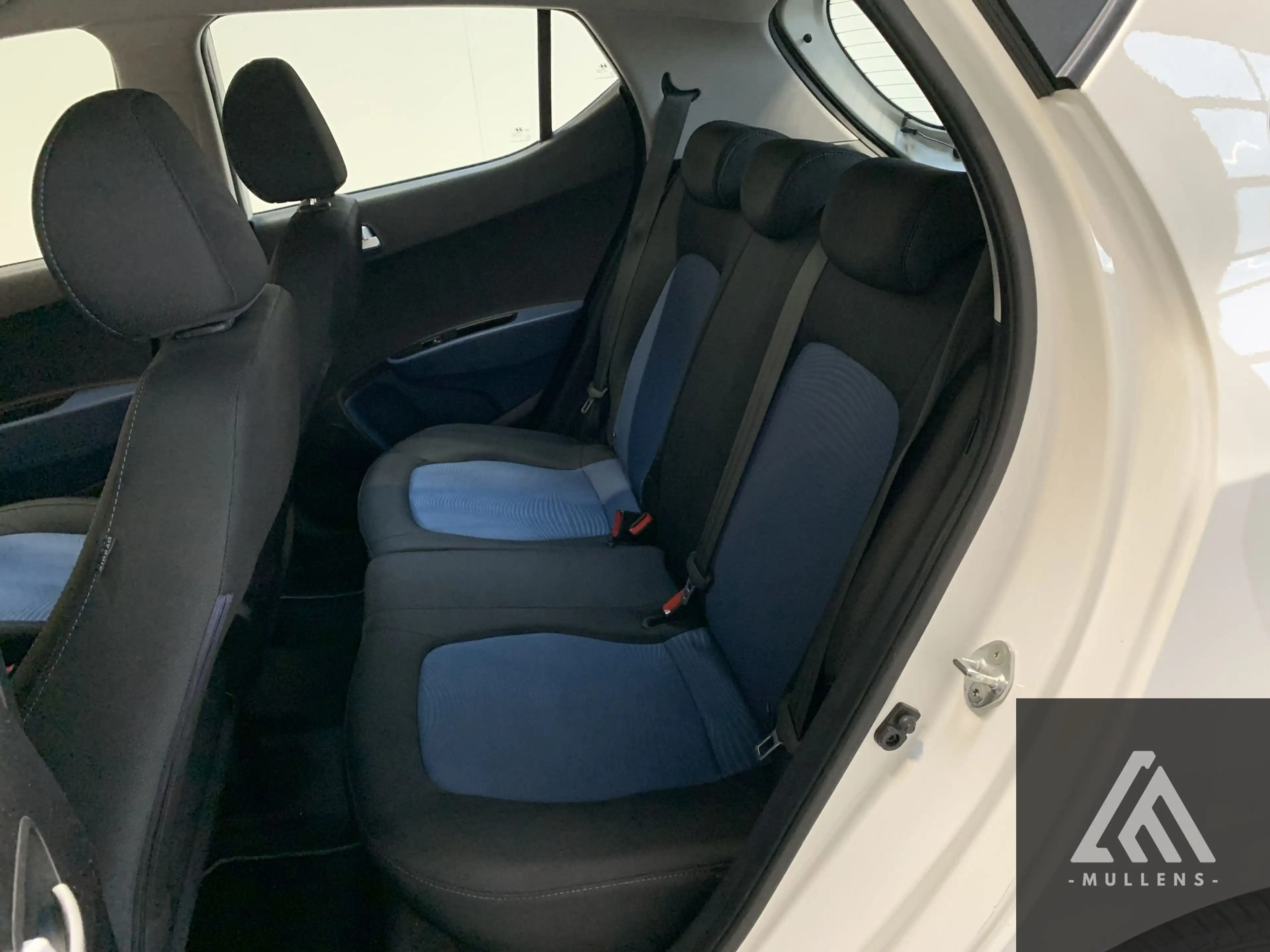 Hyundai i10 Joy — photo 11