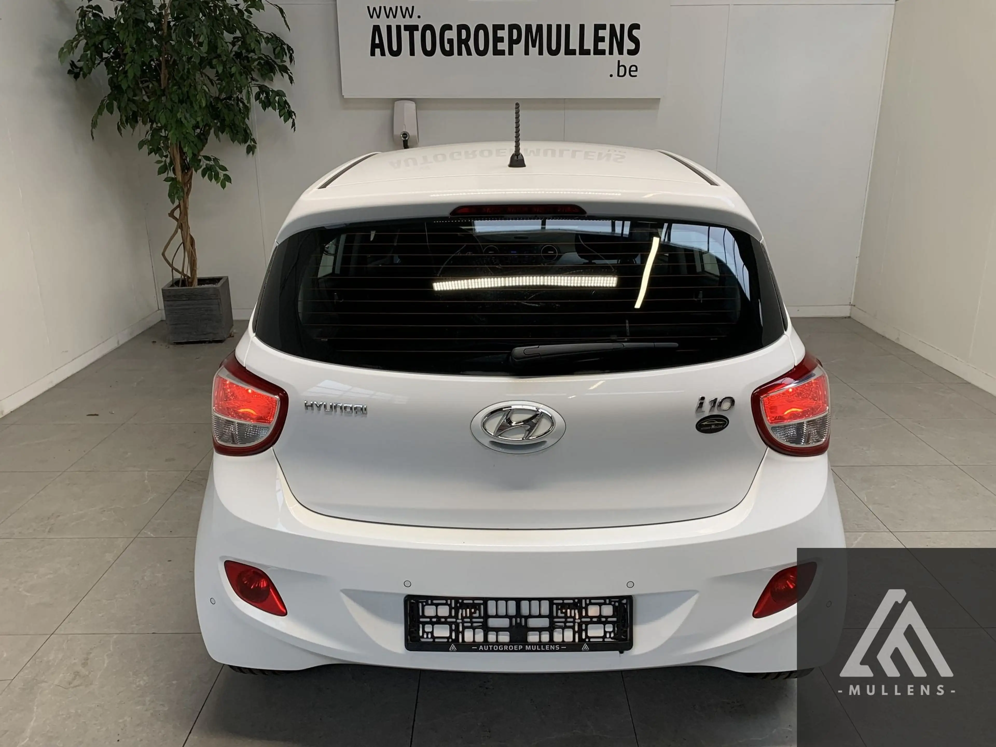 Hyundai i10 Joy — photo 8