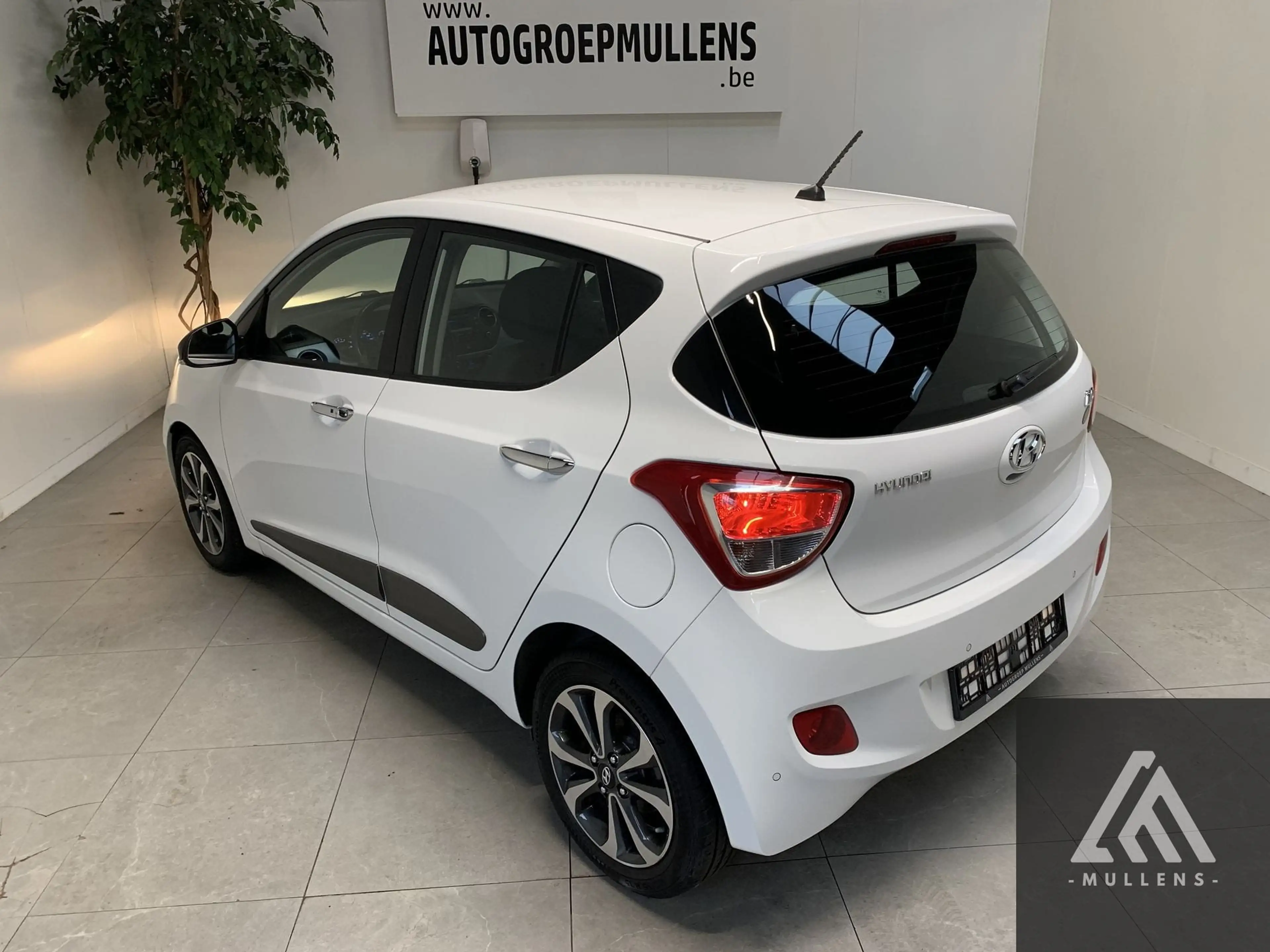 Hyundai i10 Joy — photo 7
