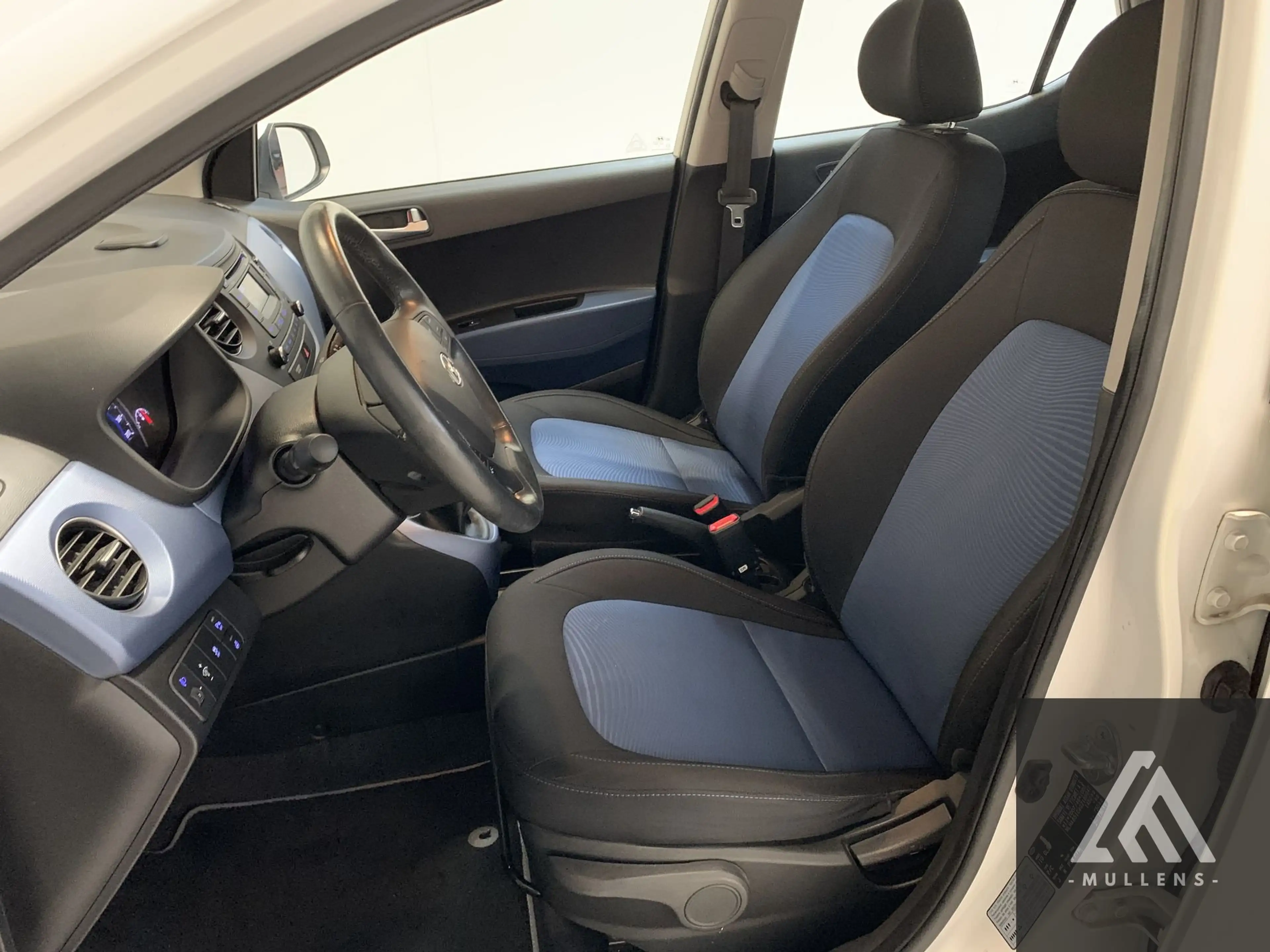 Hyundai i10 Joy — photo 10