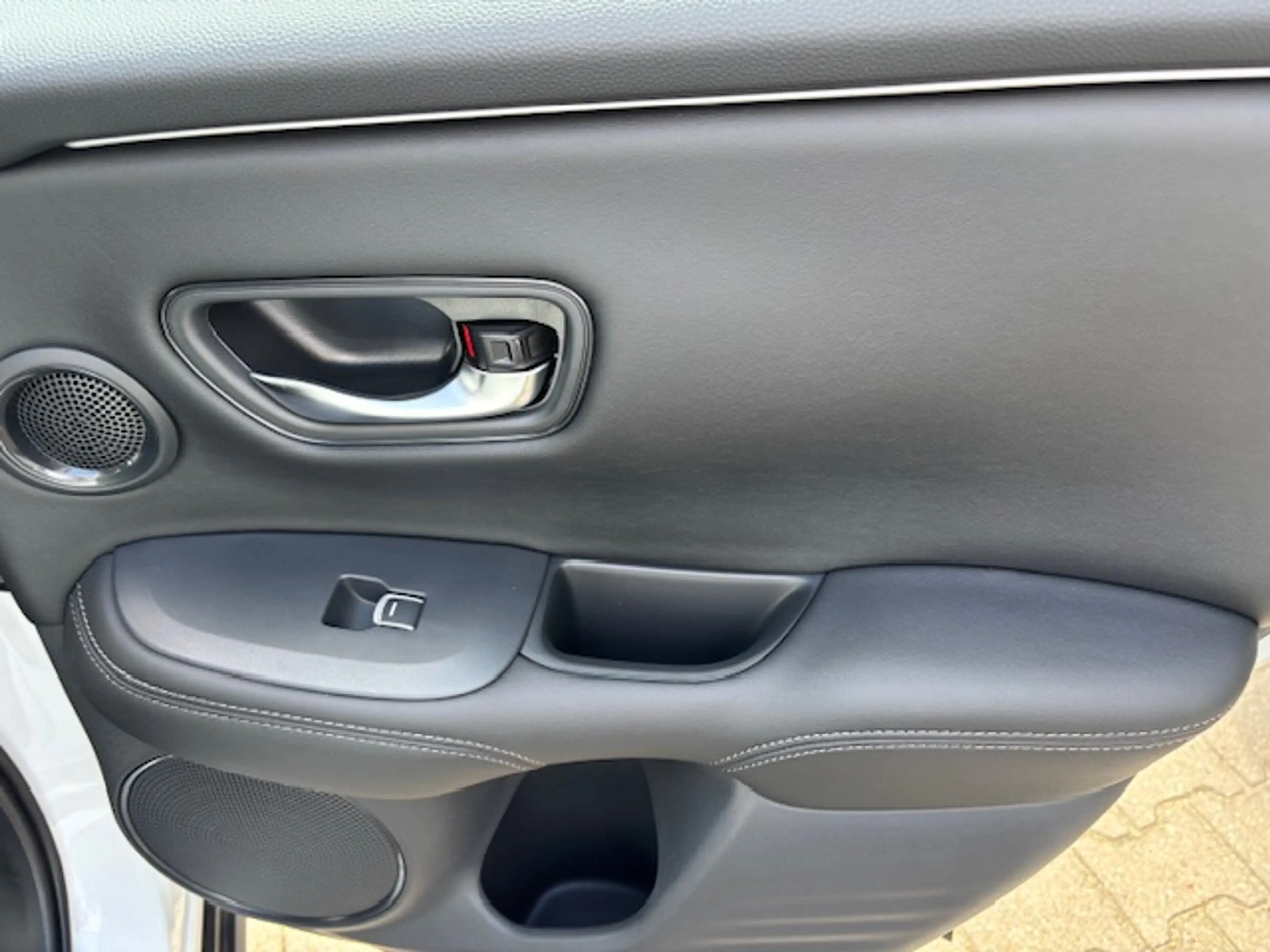 Honda ZR-V 2,0 Hybrid Automatik 5Trg. Elegance Ausstattung — photo 11