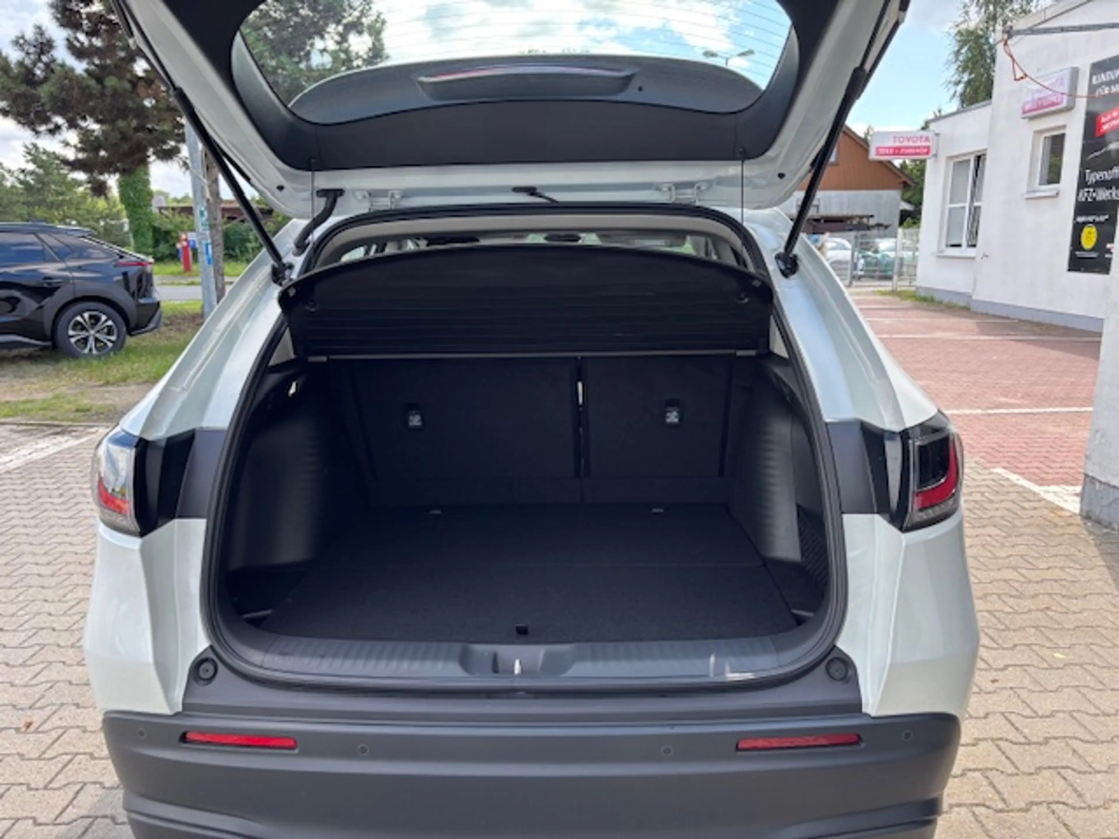Honda ZR-V 2,0 Hybrid Automatik 5Trg. Elegance Ausstattung — photo 14
