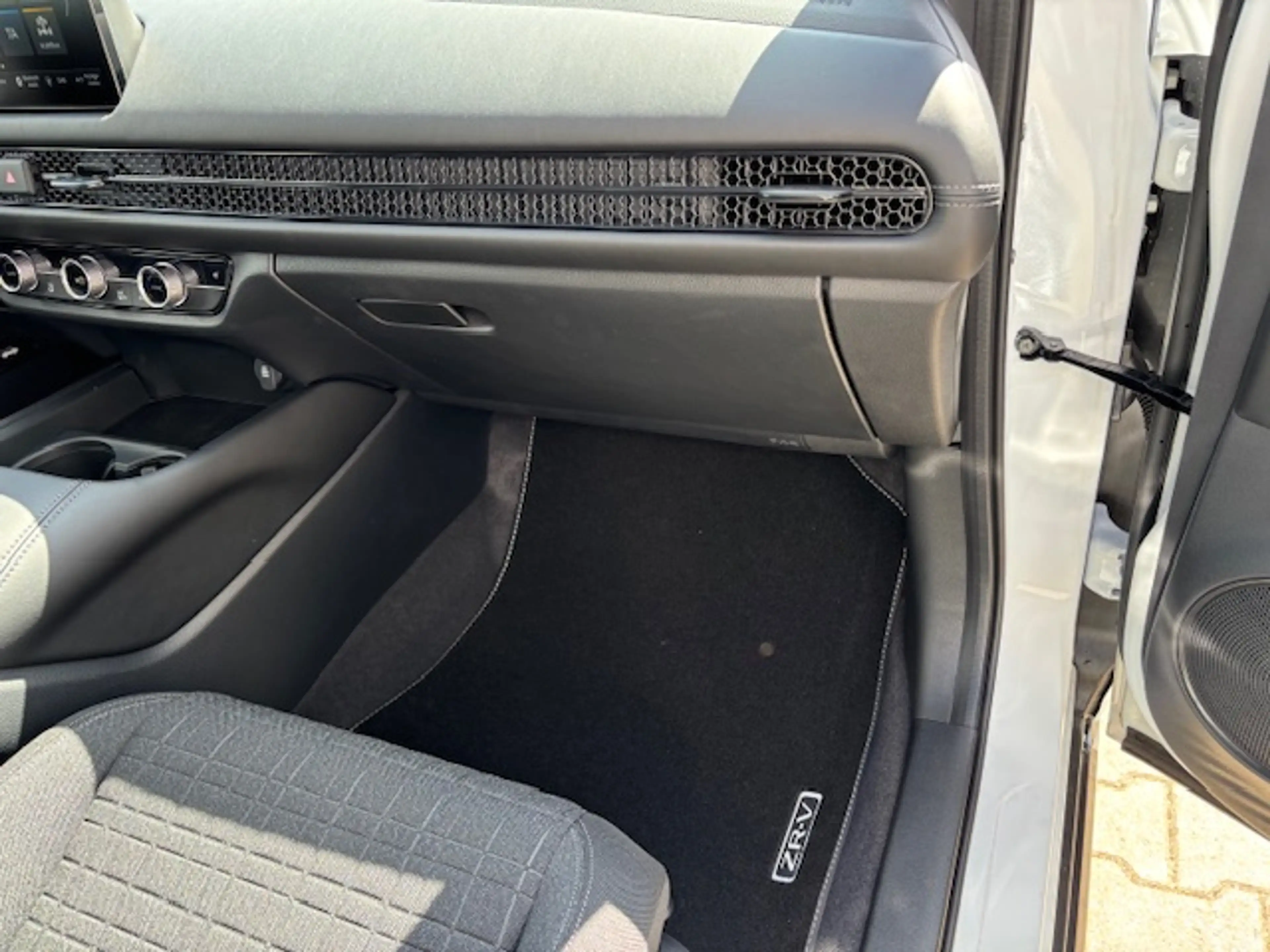 Honda ZR-V 2,0 Hybrid Automatik 5Trg. Elegance Ausstattung — photo 7