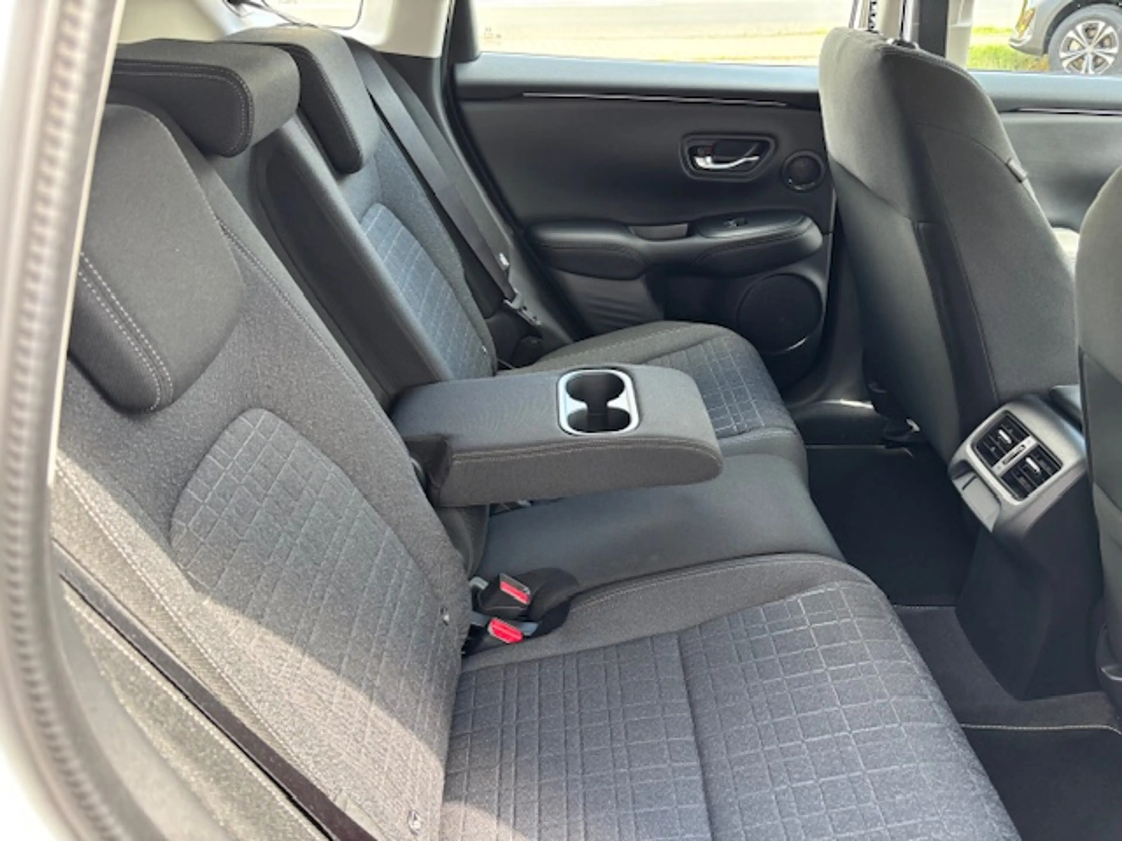 Honda ZR-V 2,0 Hybrid Automatik 5Trg. Elegance Ausstattung — photo 10