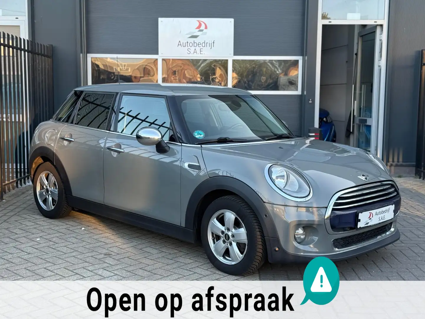 MINI Cooper 1.5 Business 5-Drs KEYLESS CRUISE NAVI BLUETOOTH P Grijs - 2