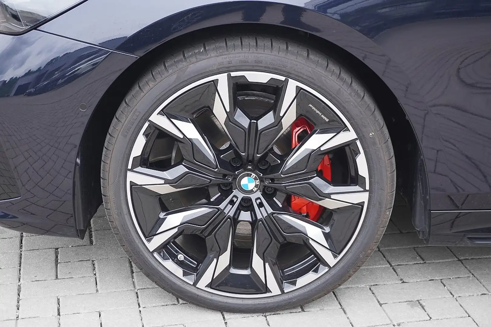 BMW 540 d xDrive Touring M Sport Pro AHK 21" Glasdach Sitz Černá - 2
