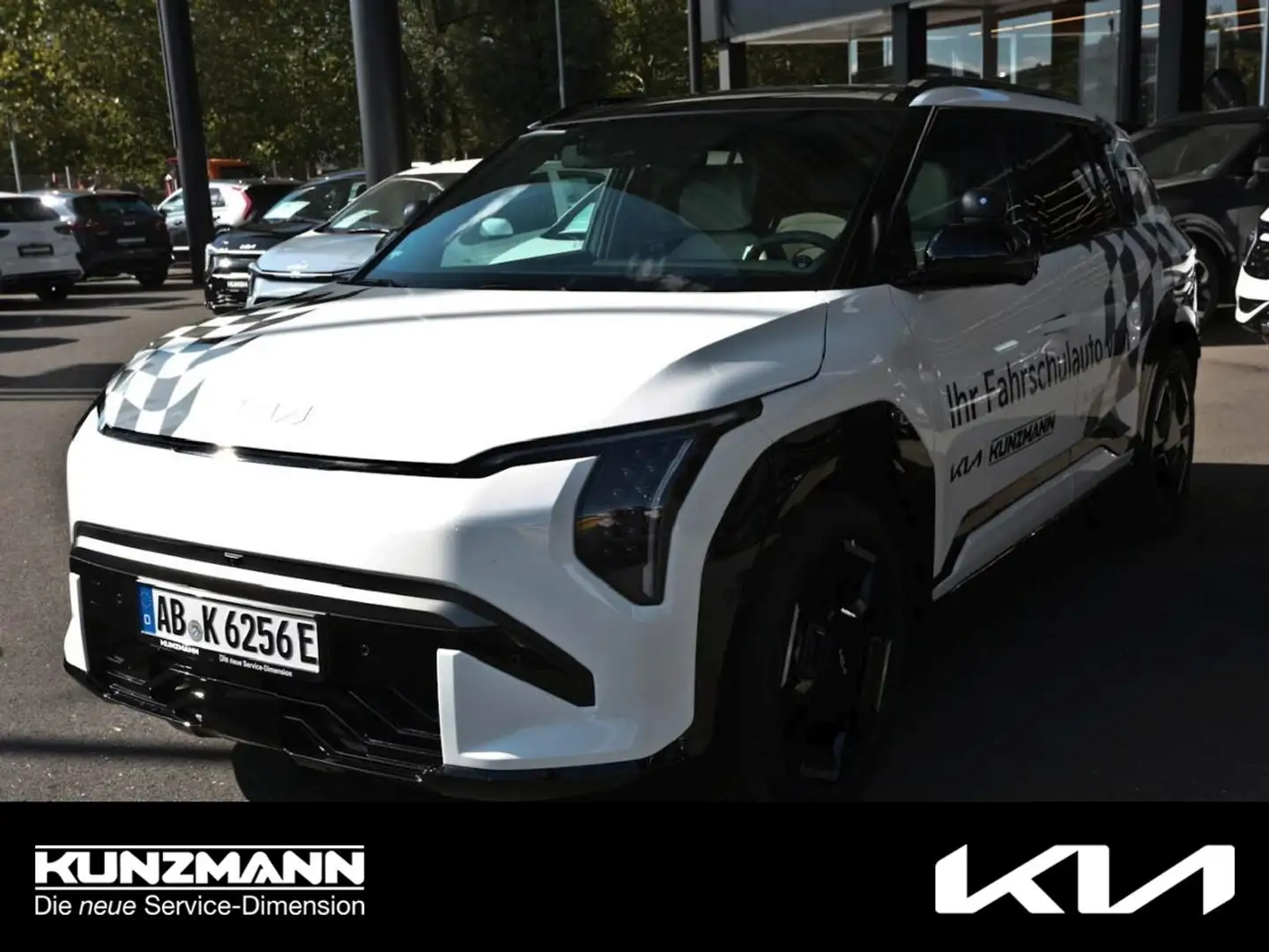 Kia EV3 81,4 kWh GT-Line Navi HeadUp ACC 360° Weiß - 1