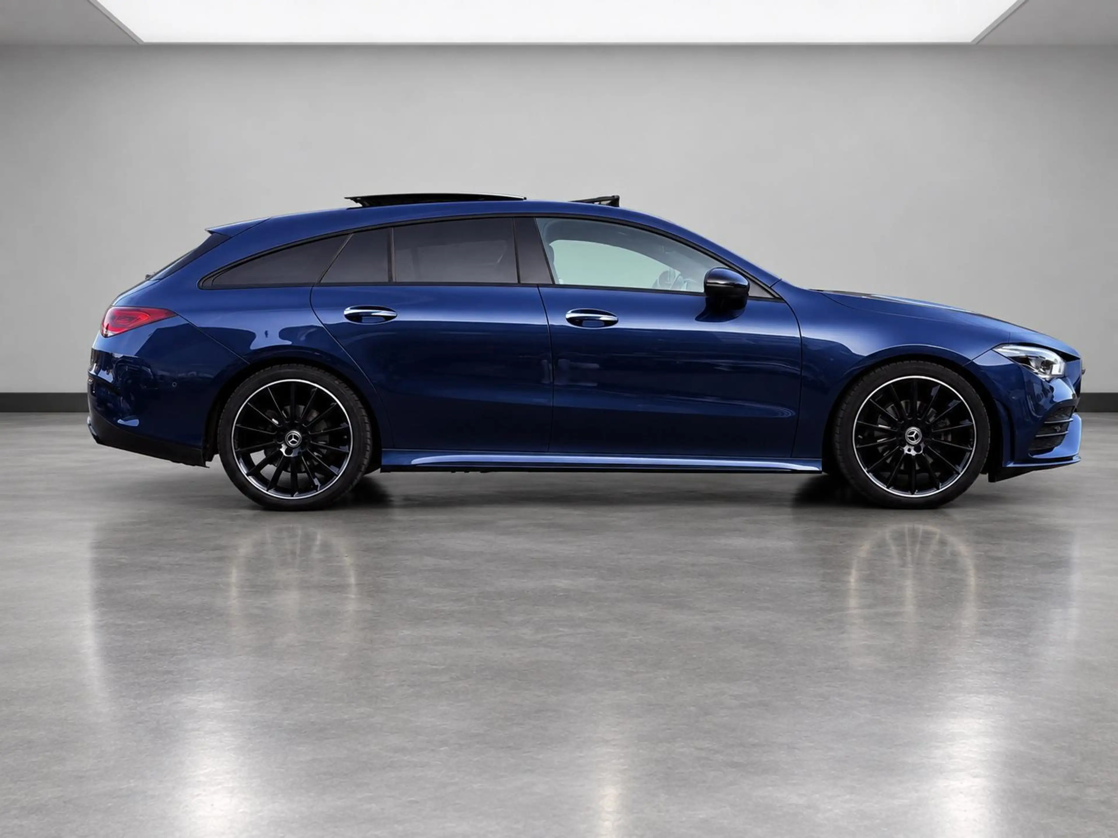 Mercedes-Benz CLA 180 Shooting Brake CLA AMG Line — photo 4