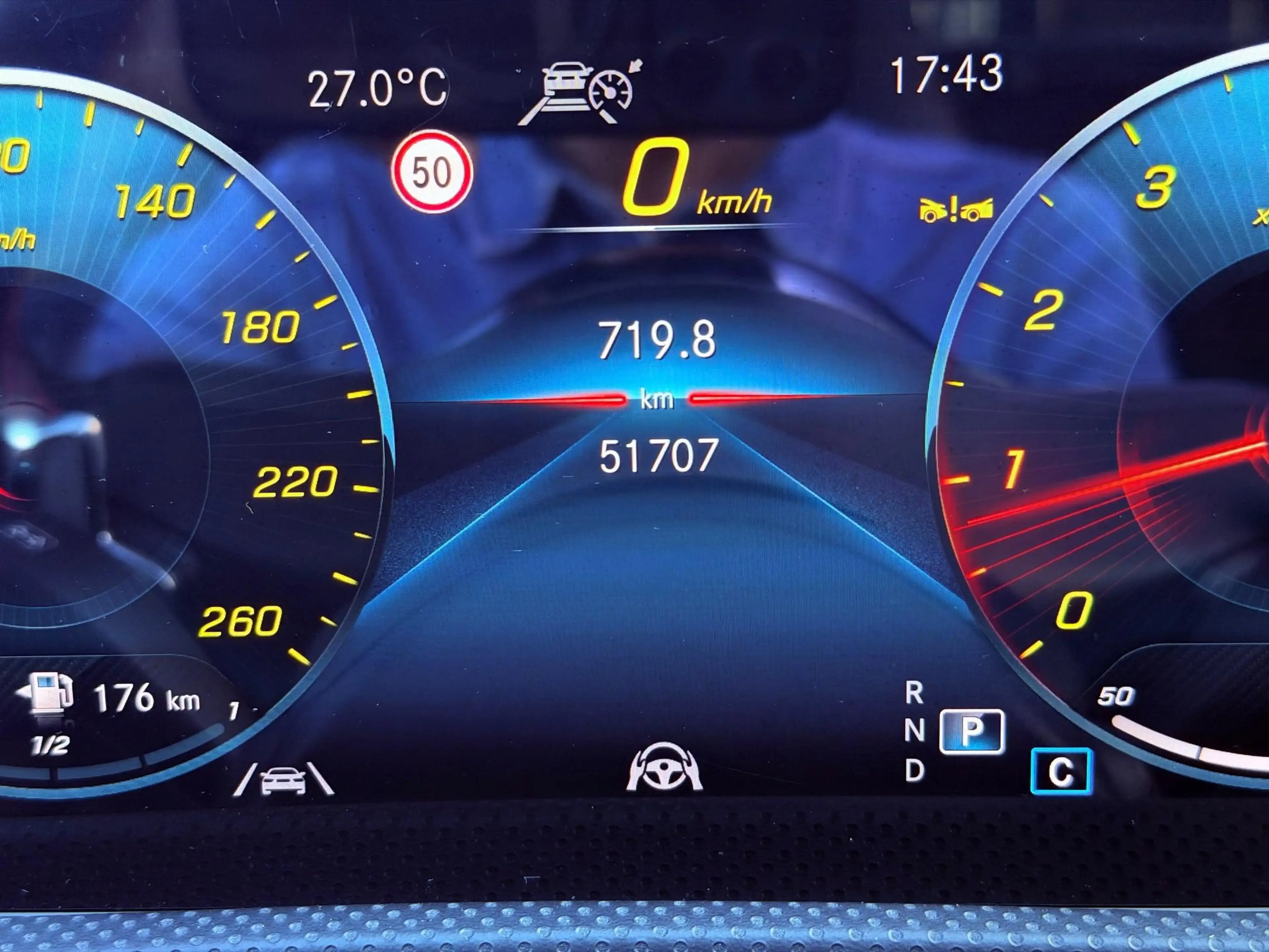 Mercedes-Benz CLA 180 Shooting Brake CLA AMG Line — photo 7