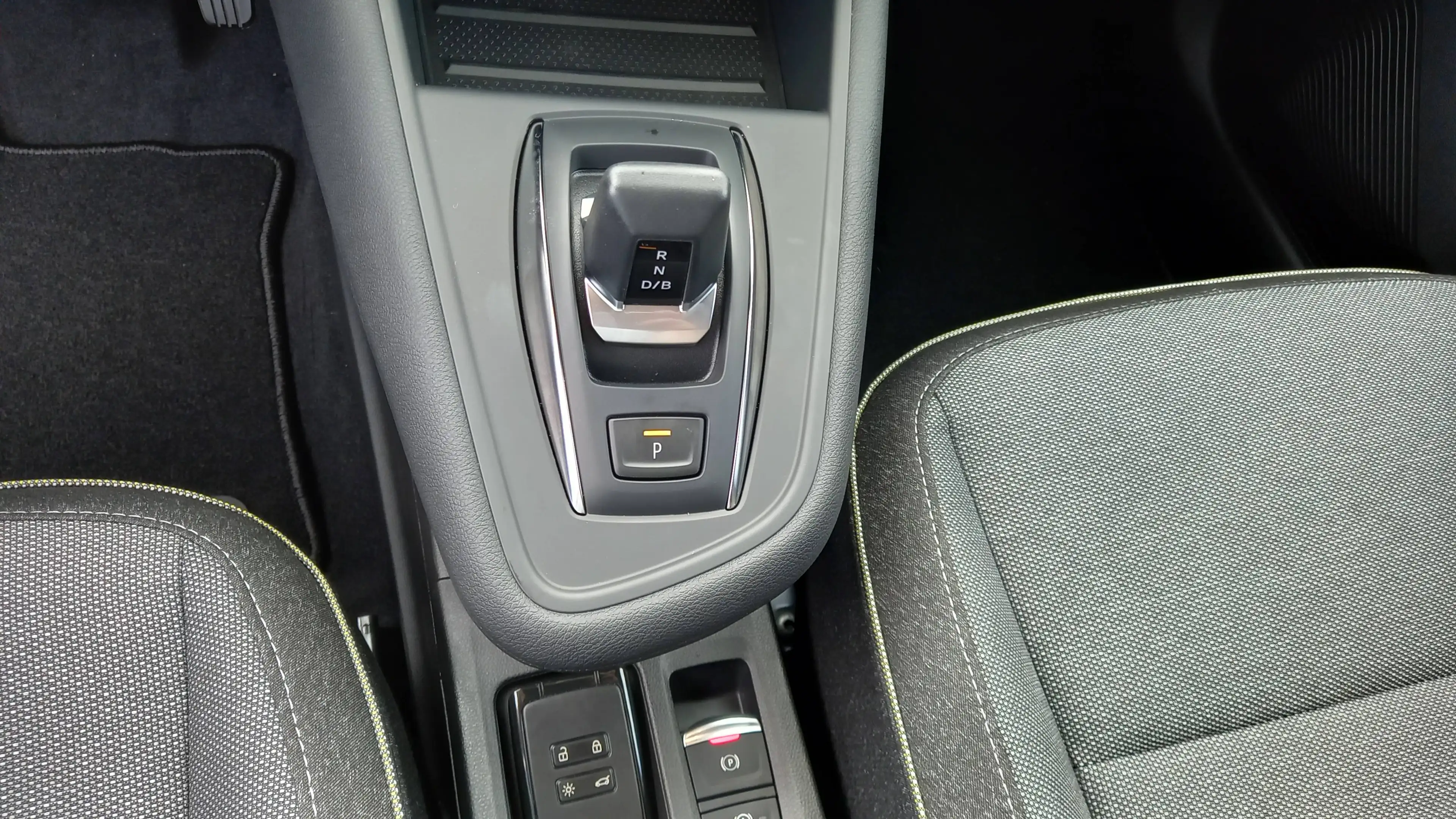 Mitsubishi Grandis 1.8 HEV 116 kW Intro Edition — photo 15