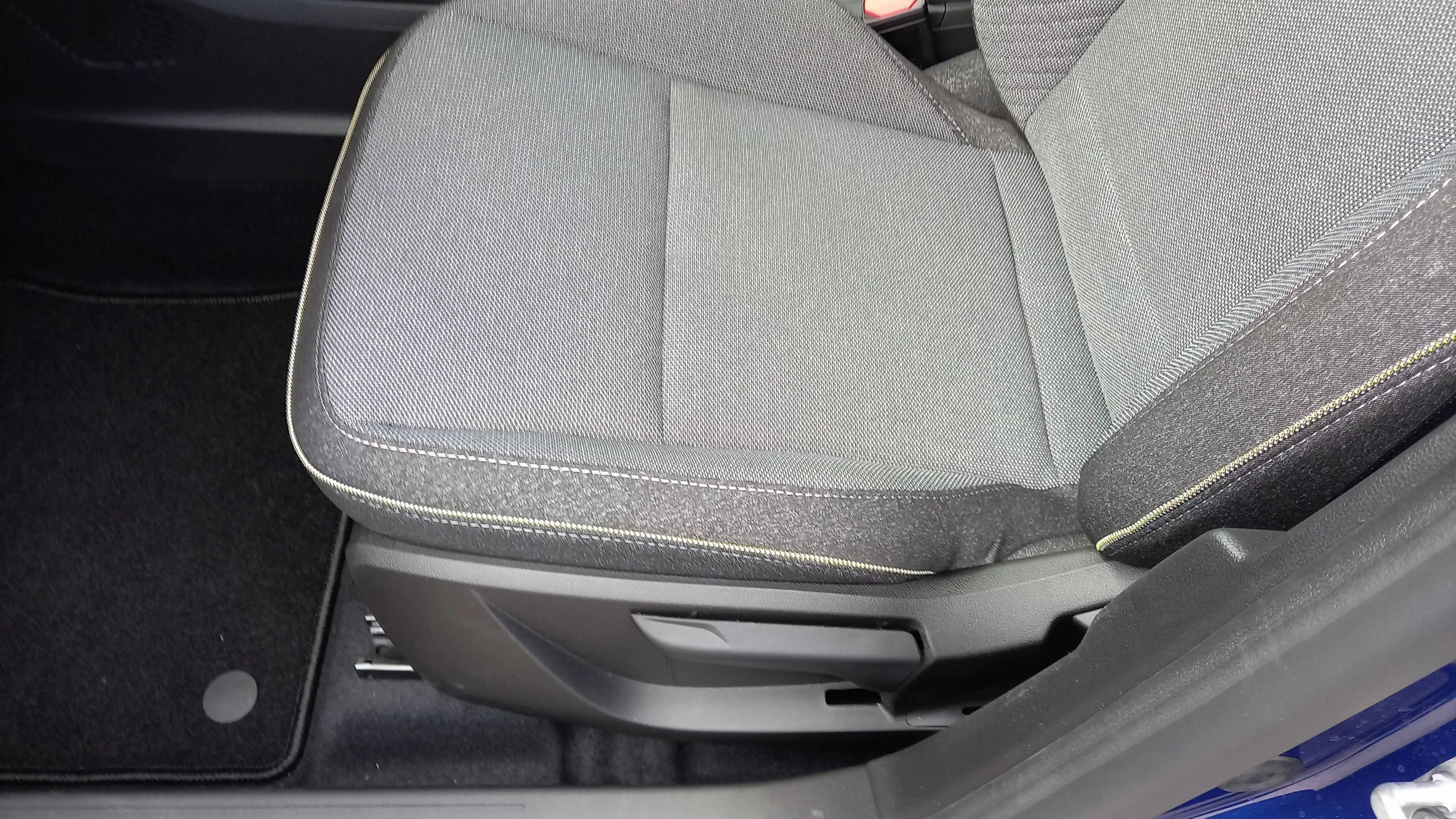 Mitsubishi Grandis 1.8 HEV 116 kW Intro Edition — photo 12