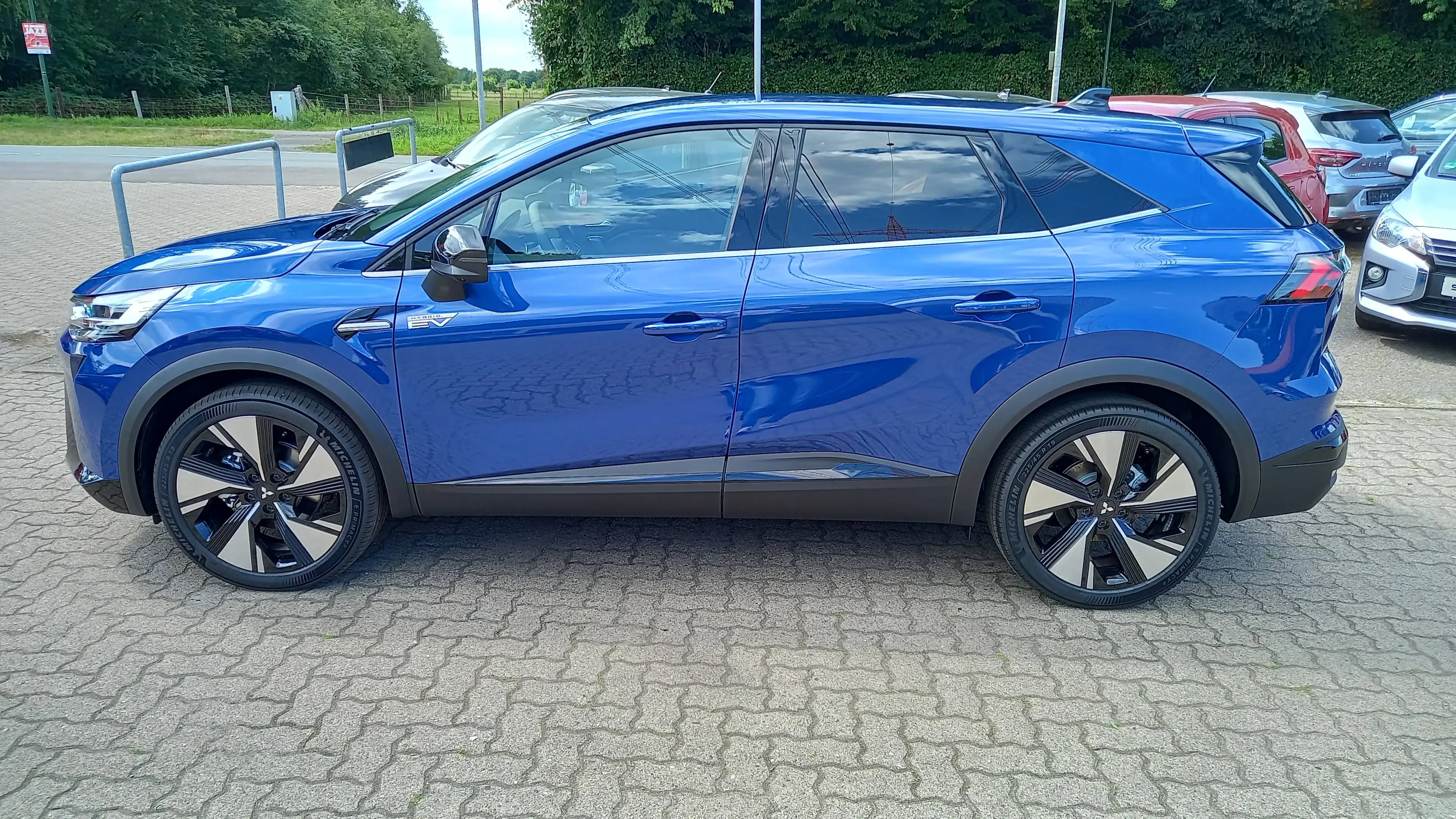 Mitsubishi Grandis 1.8 HEV 116 kW Intro Edition — photo 3