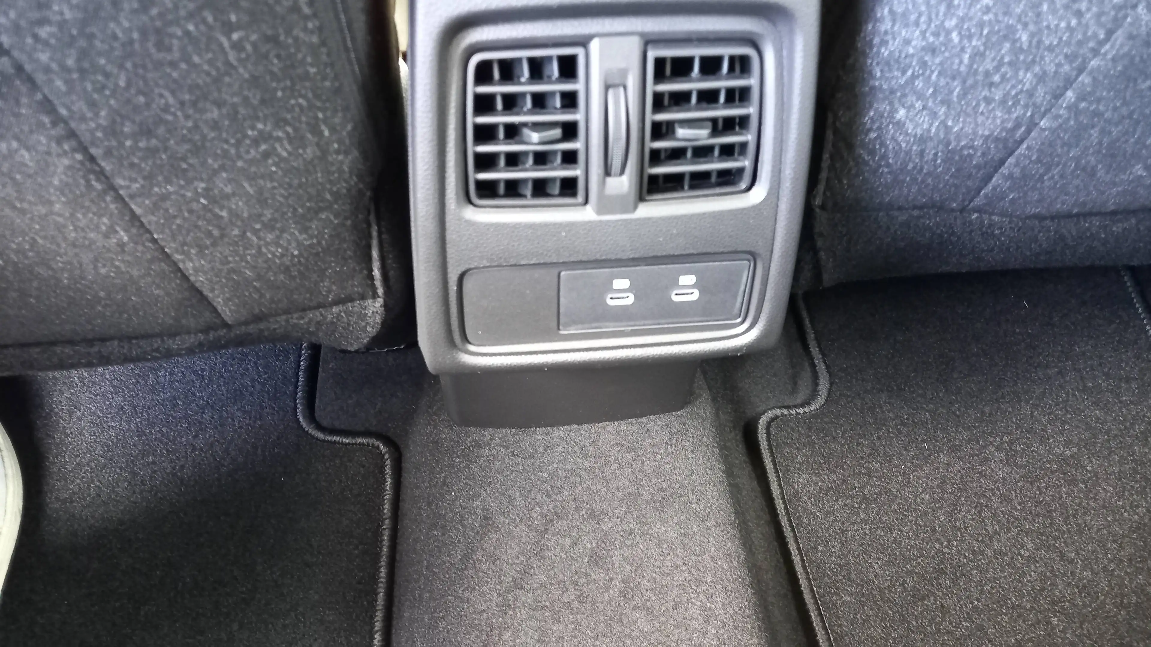 Mitsubishi Grandis 1.8 HEV 116 kW Intro Edition — photo 5