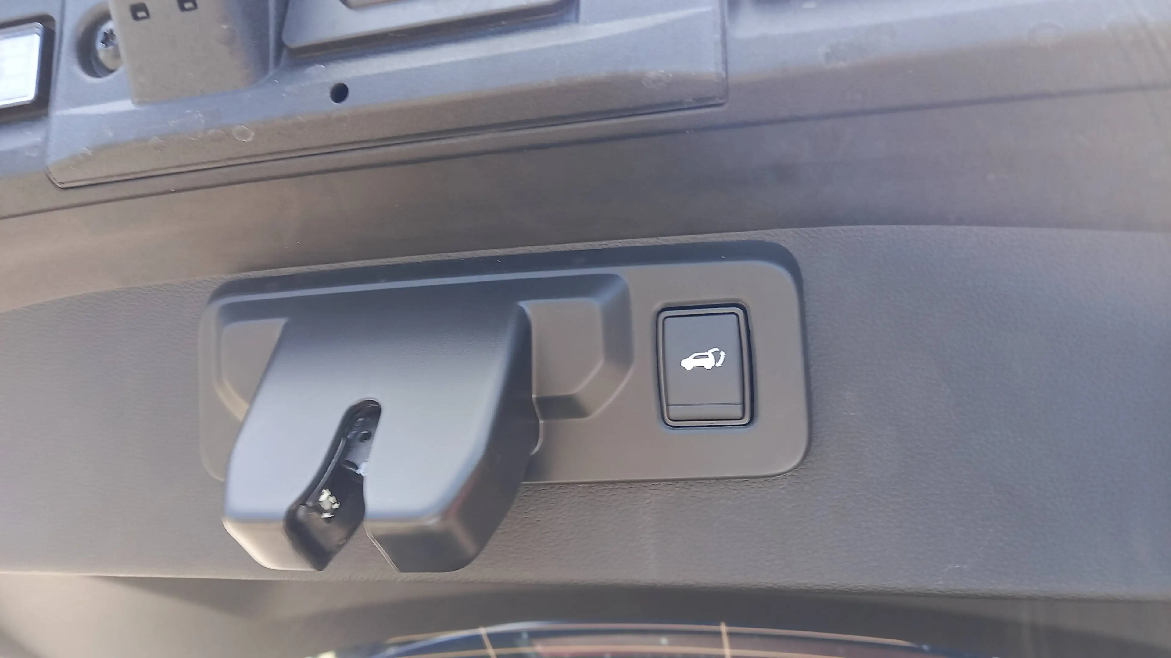 Mitsubishi Grandis 1.8 HEV 116 kW Intro Edition — photo 9