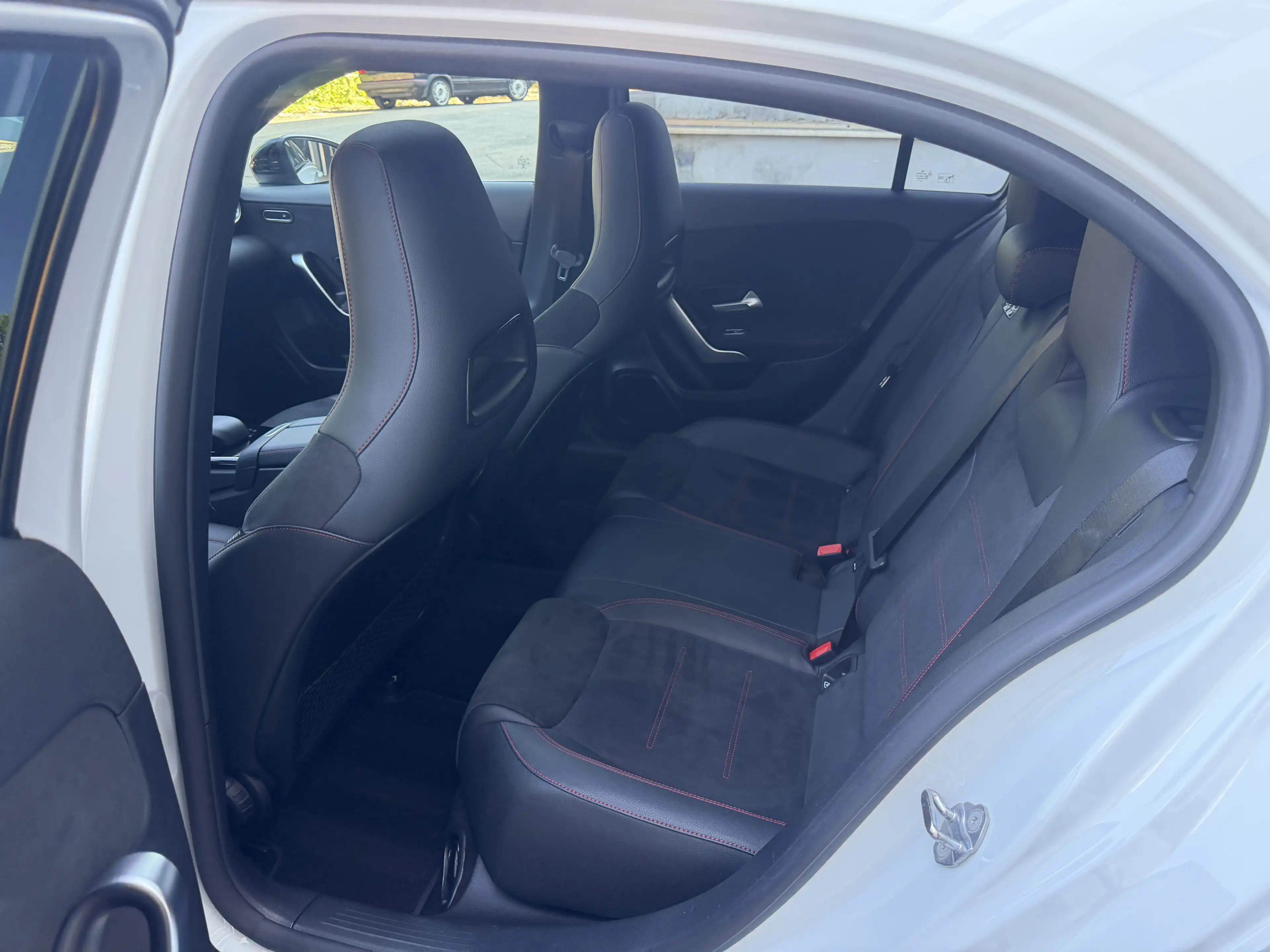 Mercedes-Benz A 180 D AMG Night Multibeam MBUX Pano Rü-Kamera — photo 14