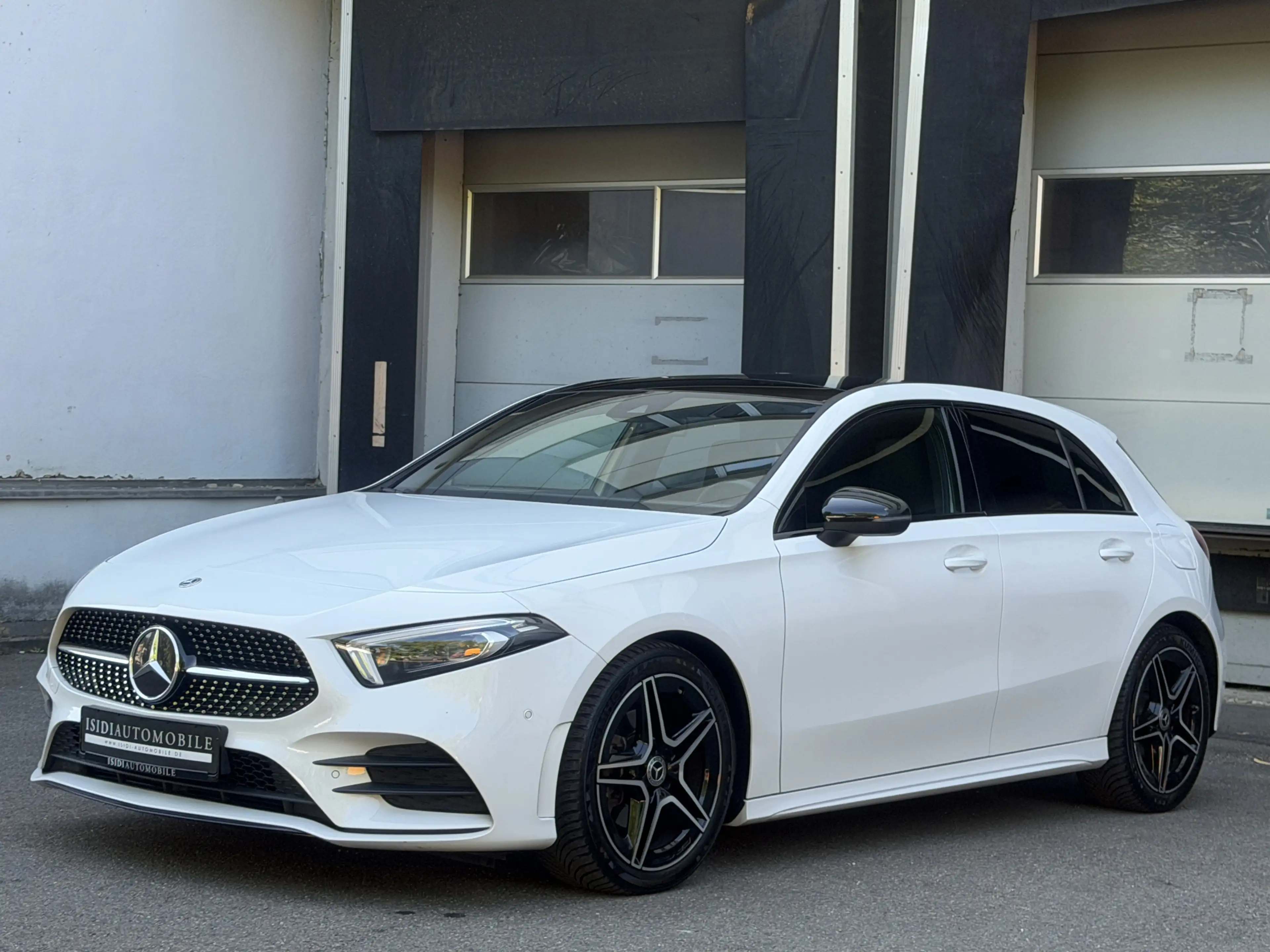 Mercedes-Benz A 180 D AMG Night Multibeam MBUX Pano Rü-Kamera — photo 2