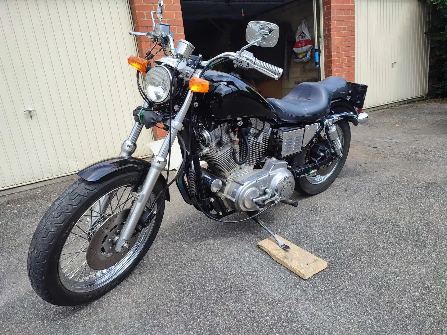 Harley-Davidson Sportster 883 Noire de 1996 (ancêtre) - 1