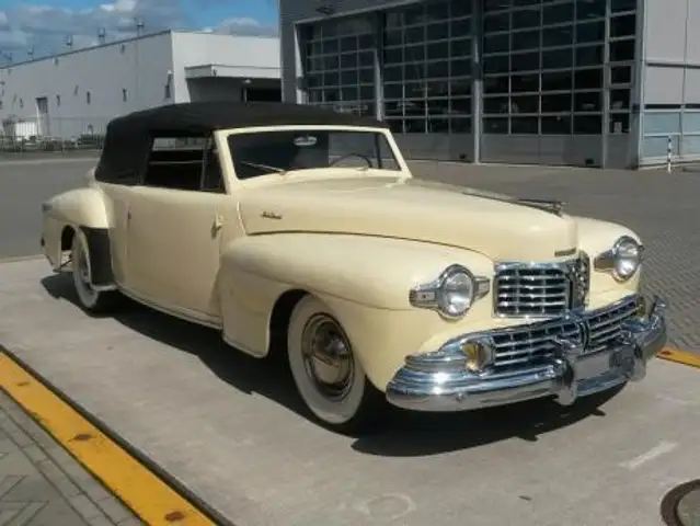 Lincoln Continental V12 CONVERTIBLE COUPE