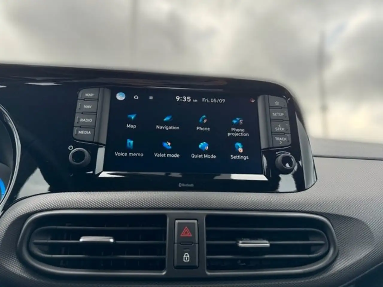 Hyundai i10 1.0 Trend Navi Digitales Cockpit Apple CarPlay And, миниатюра 9