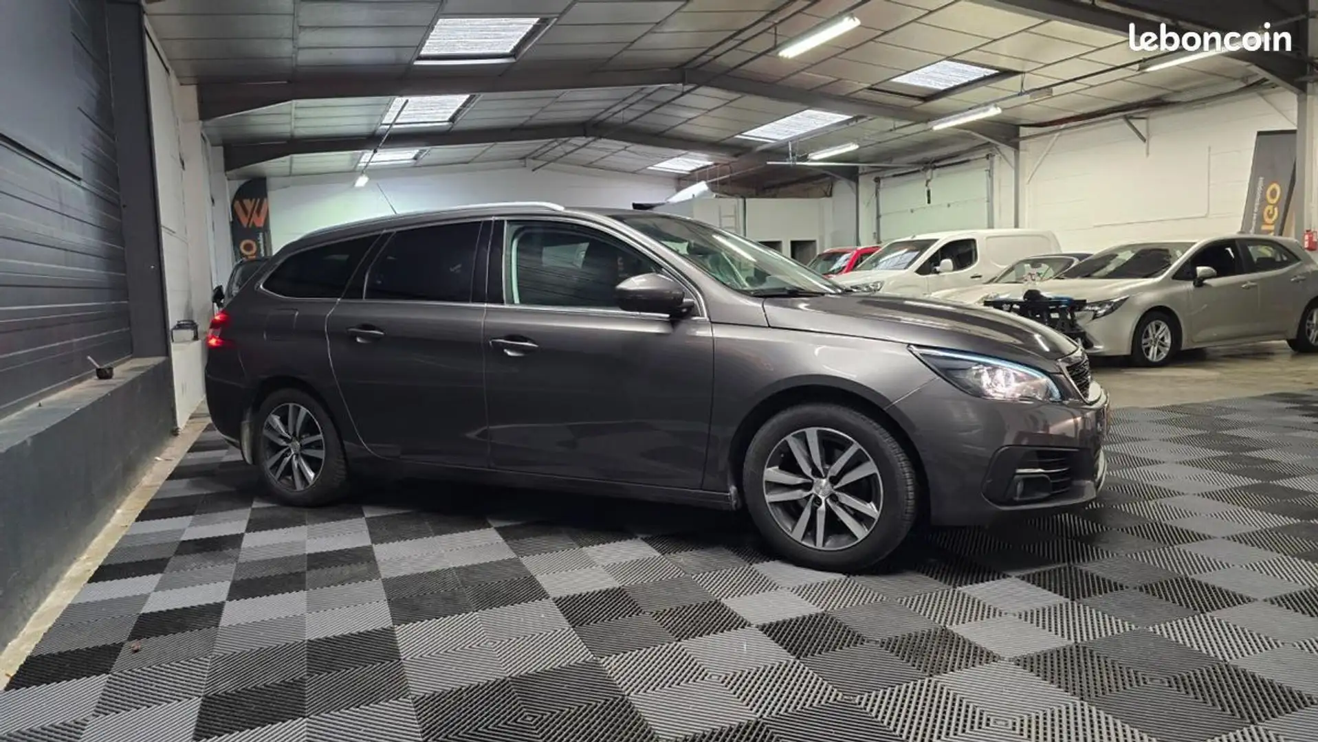 Peugeot 308 GENERATION-II 1.5 BLUEHDI 130 ALLURE PACK START-STOP Gris - 2