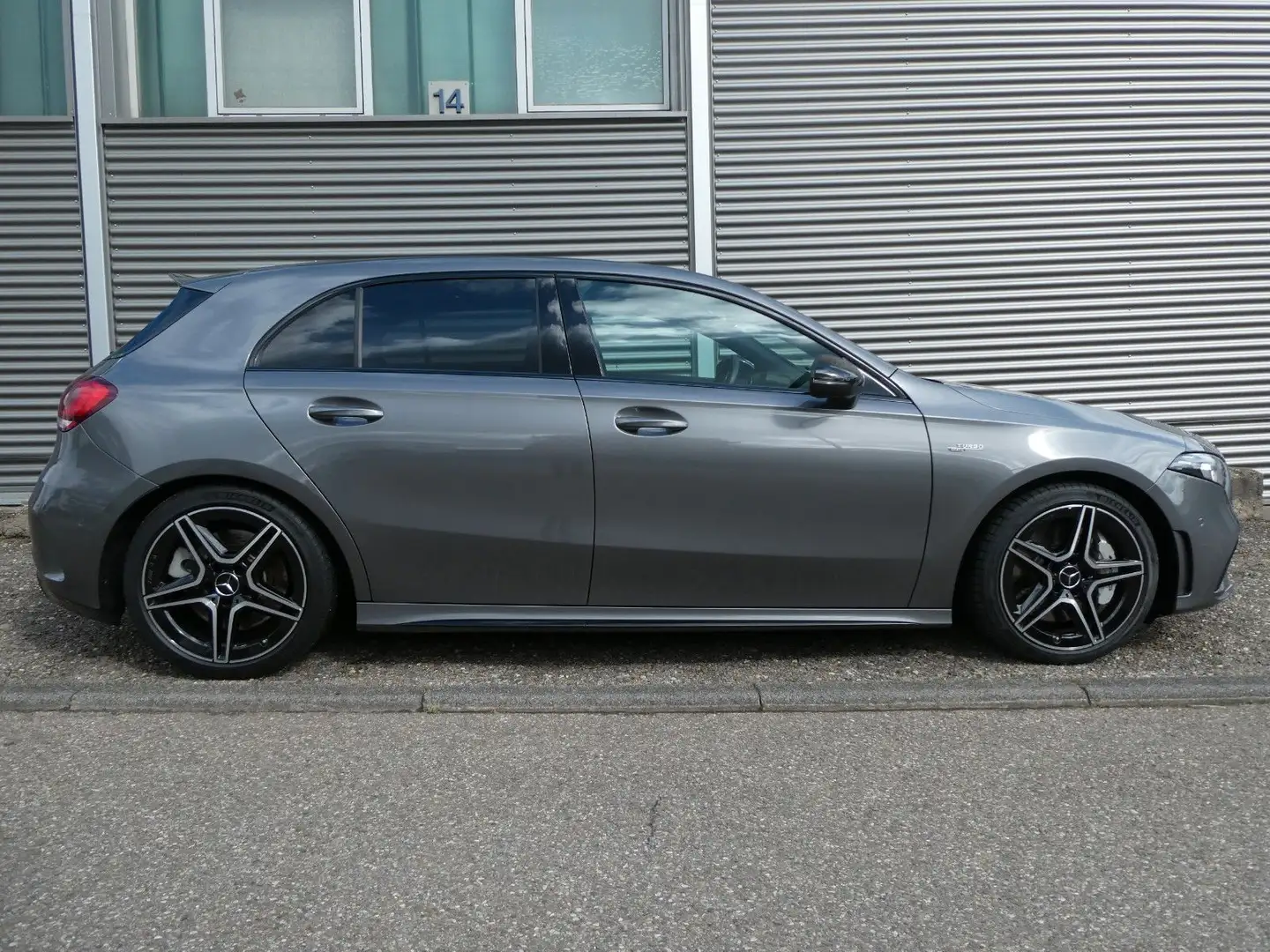 Mercedes-Benz A 35 AMG 4Matic*Pano*Cam*Night* Szary - 2